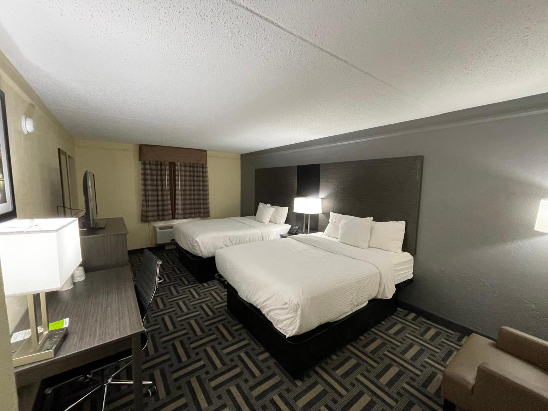 Baymont by Wyndham Indianapolis Airport Lynhurst photo 11
