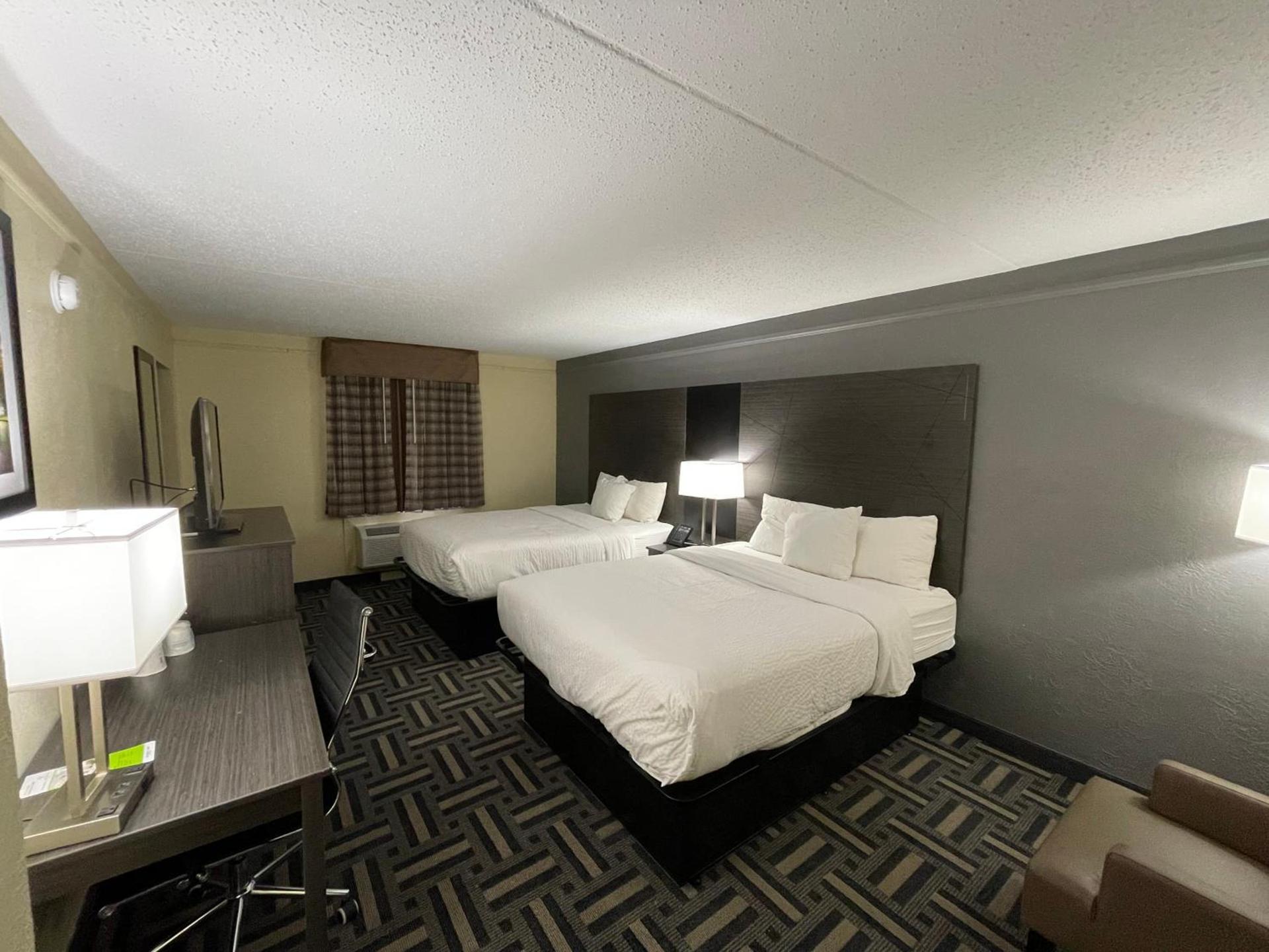 Baymont by Wyndham Indianapolis Airport Lynhurst photo 9