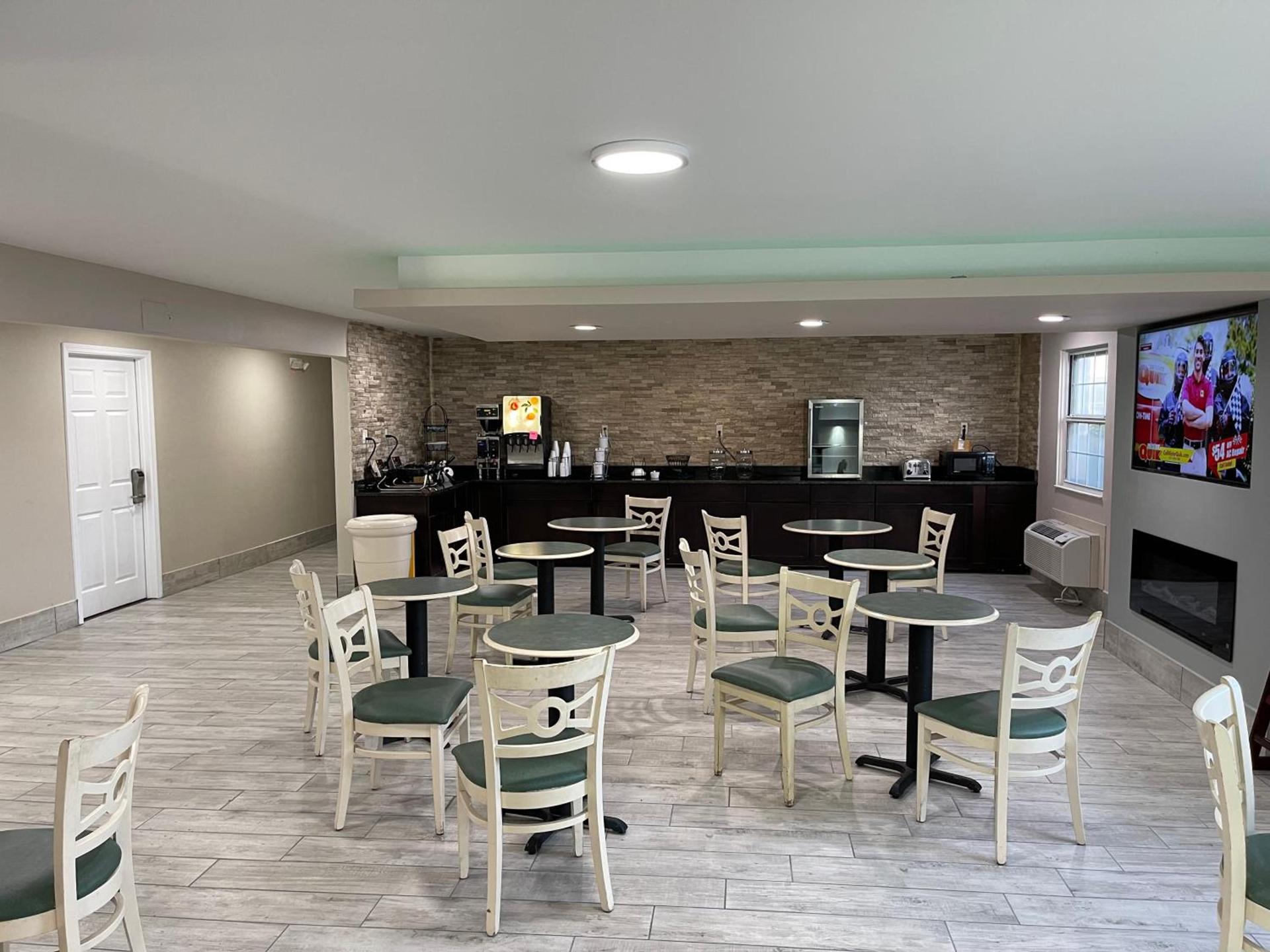 Baymont by Wyndham Indianapolis Airport Lynhurst photo 5