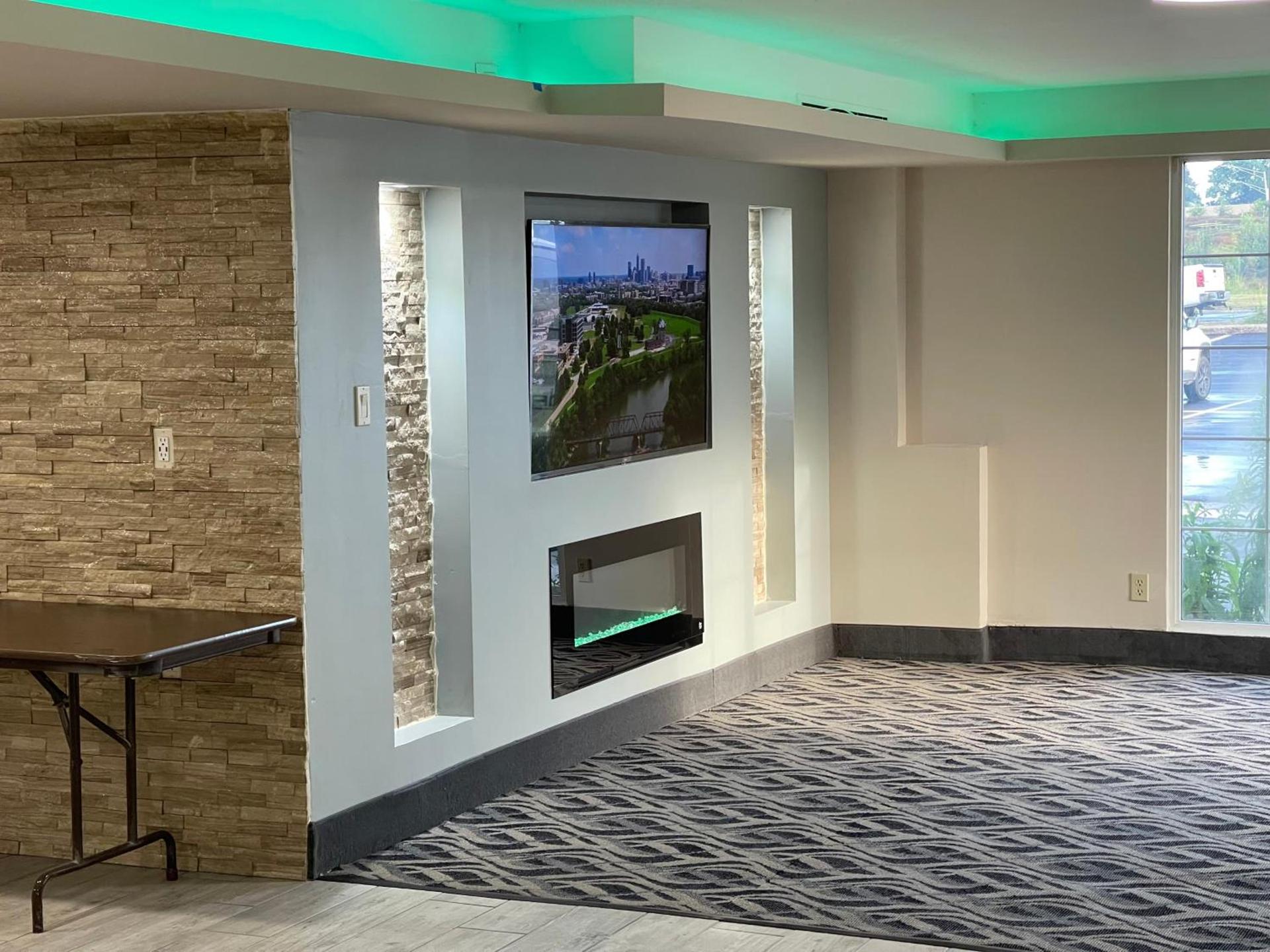 Baymont by Wyndham Indianapolis Airport Lynhurst photo 17
