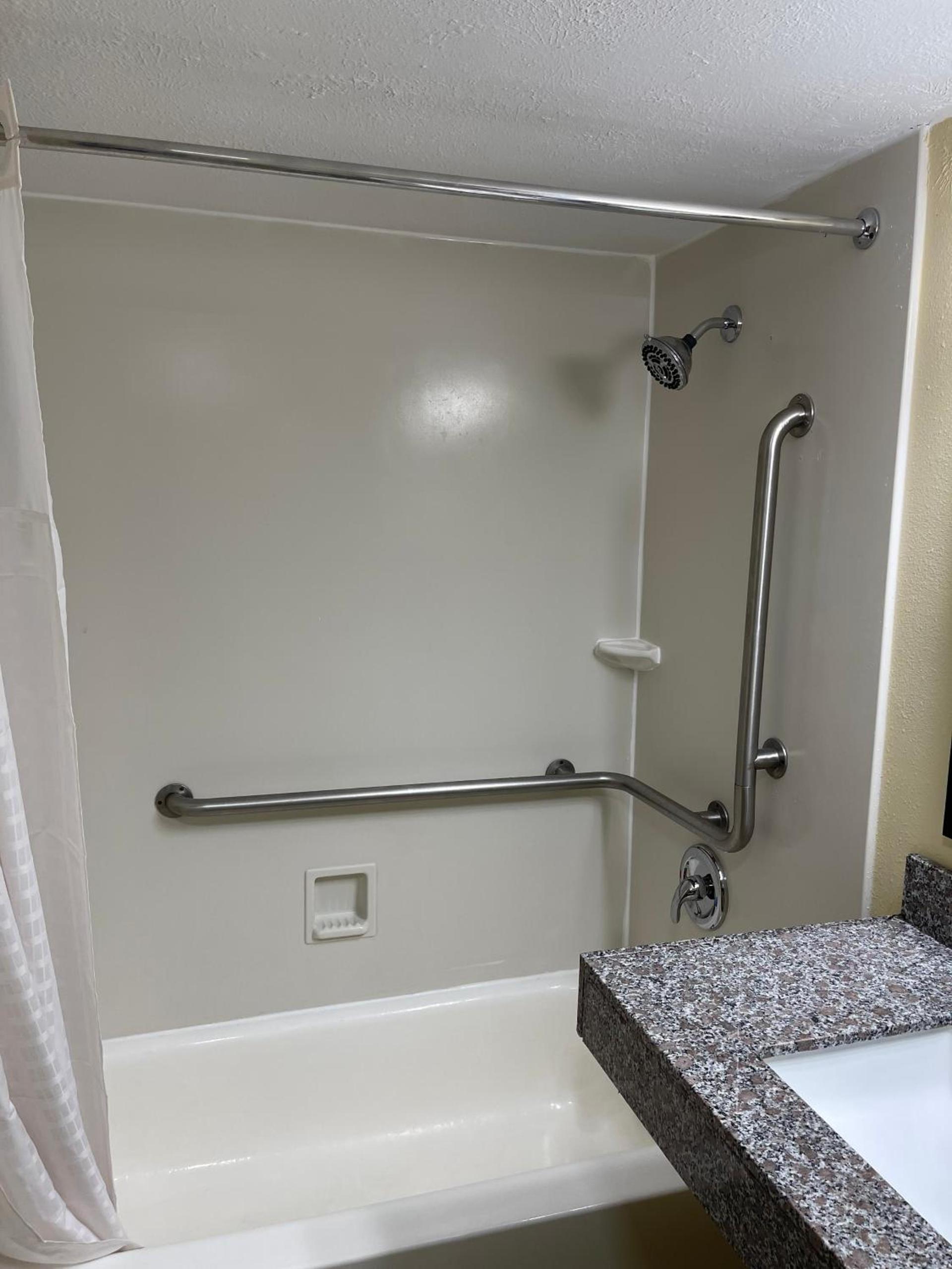 Baymont by Wyndham Indianapolis Airport Lynhurst photo 25