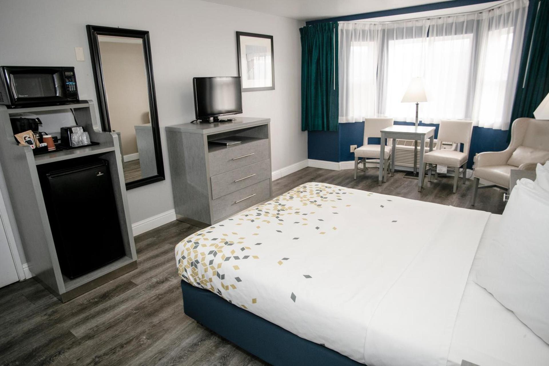 Anchor Beach Inn photo 33