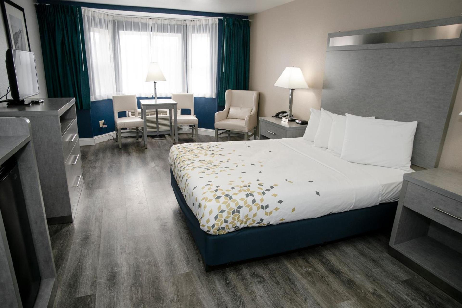 Anchor Beach Inn photo 32