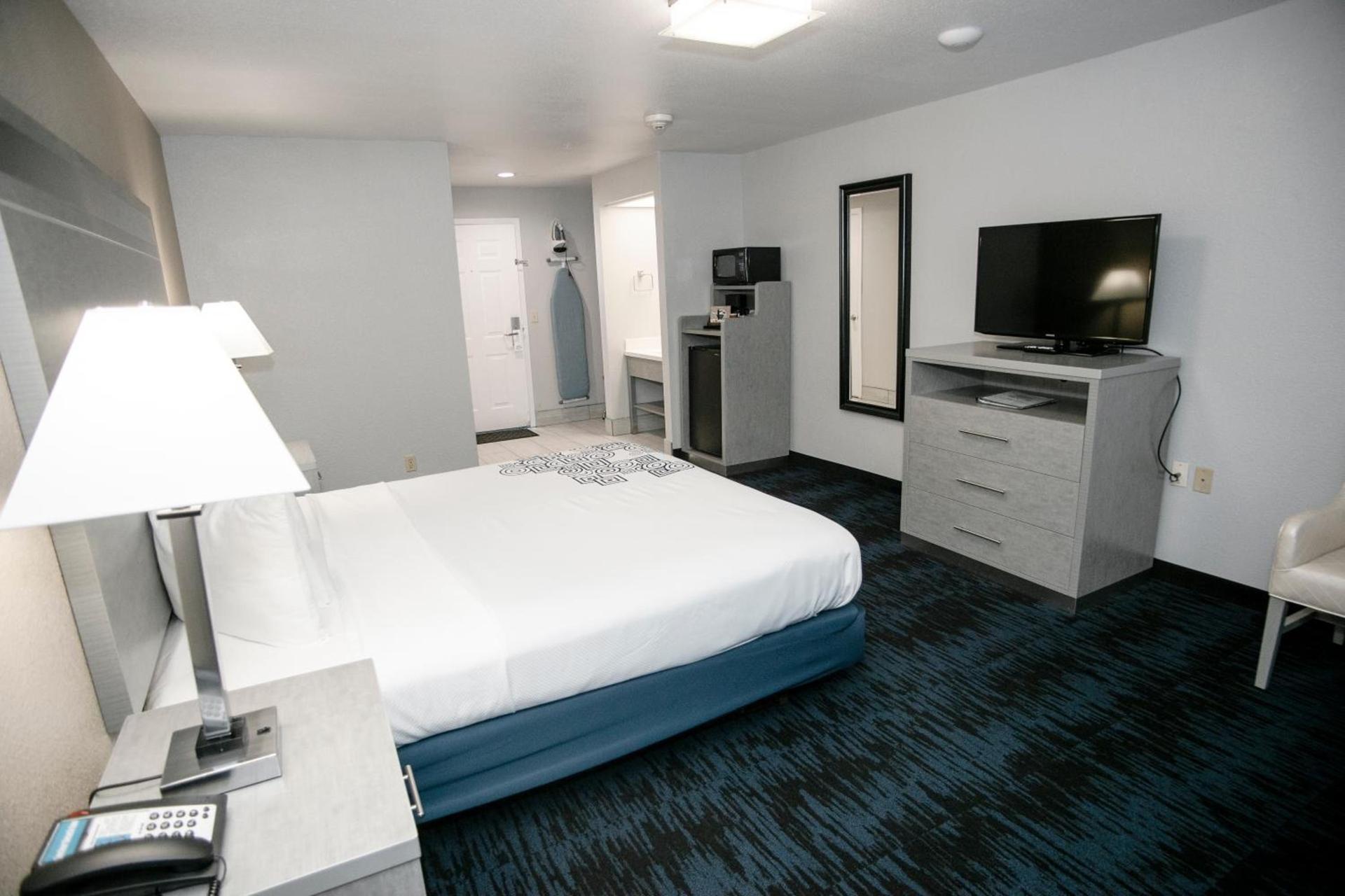 Anchor Beach Inn photo 36
