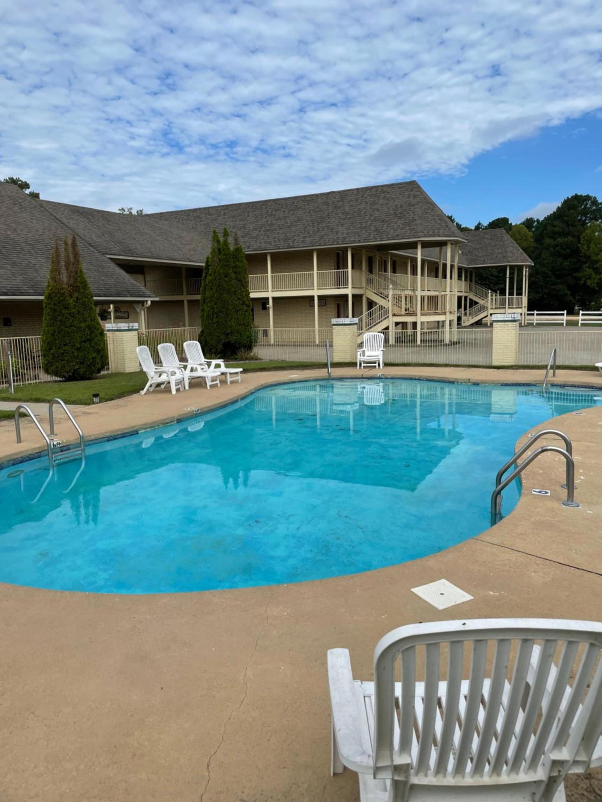 Riverwood Inn photo 2