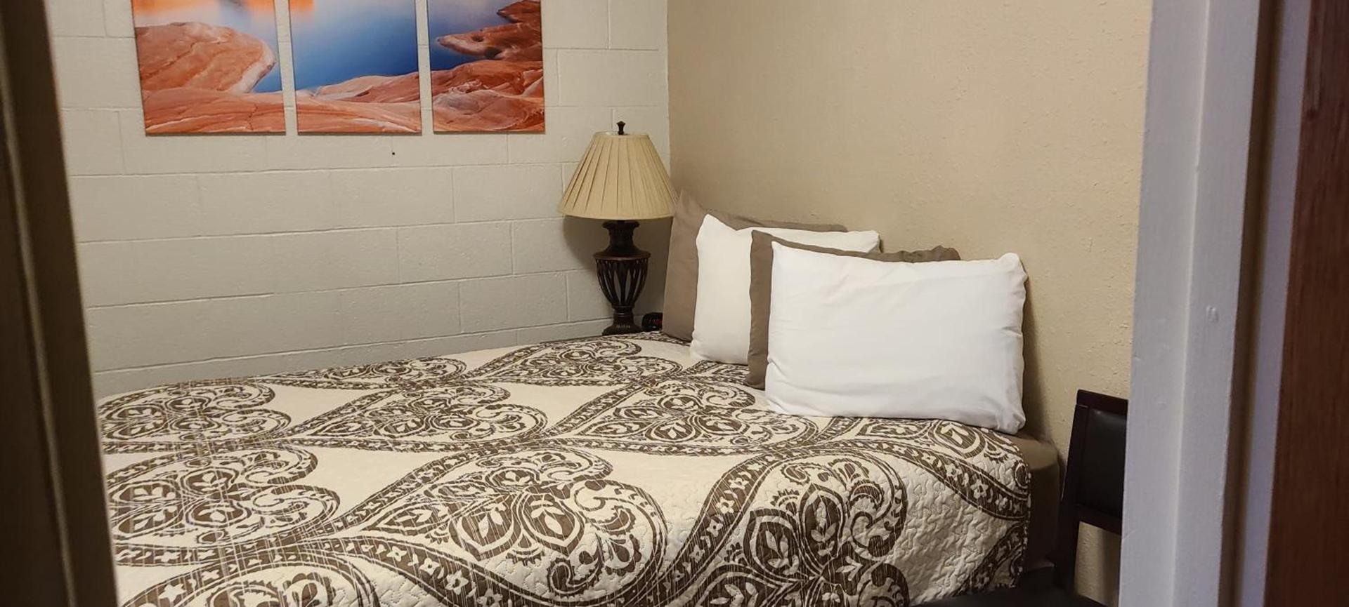 Red Rock Motel and Dam Motel photo 16