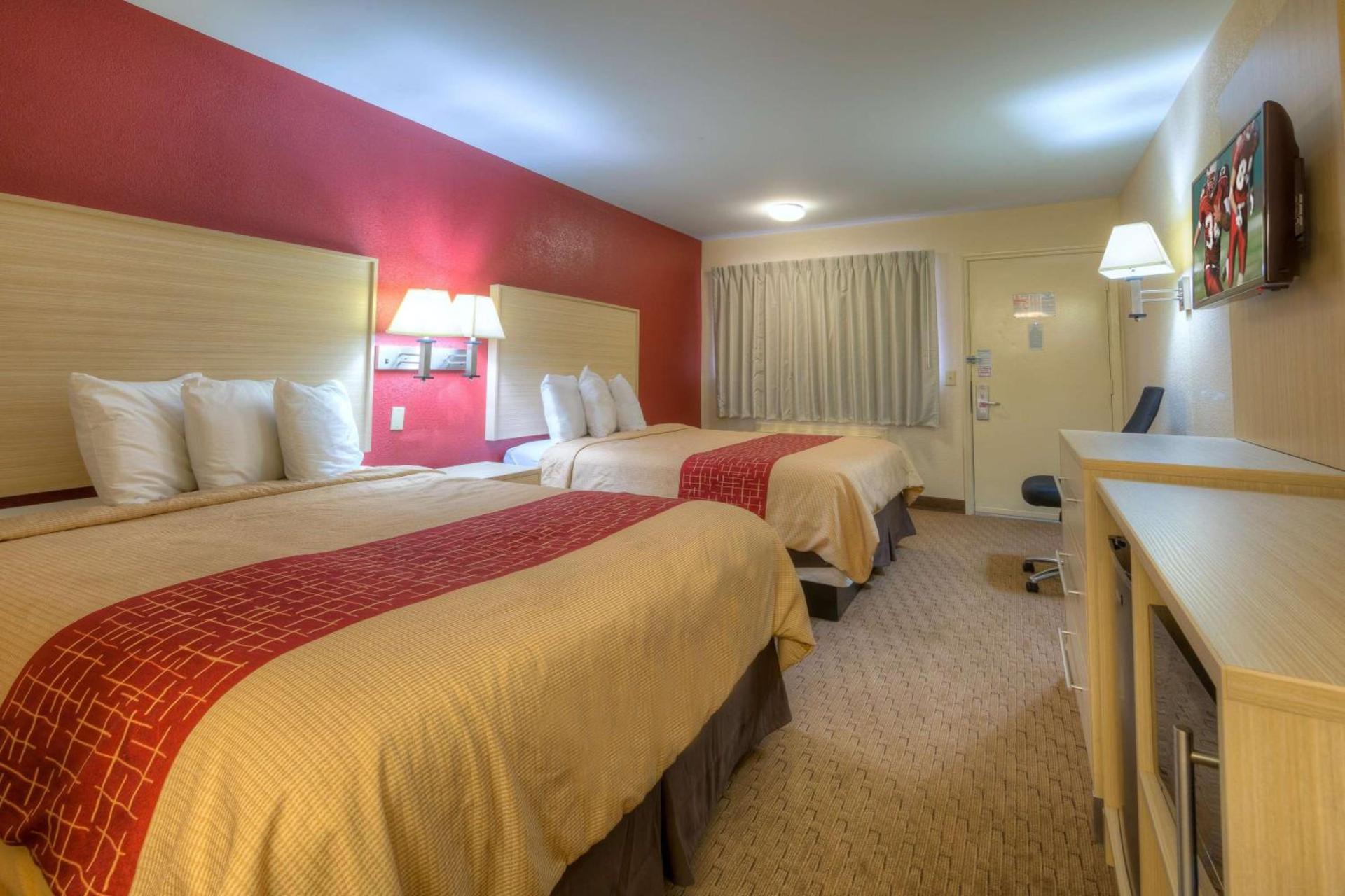 Red Roof Inn Memphis East photo 14