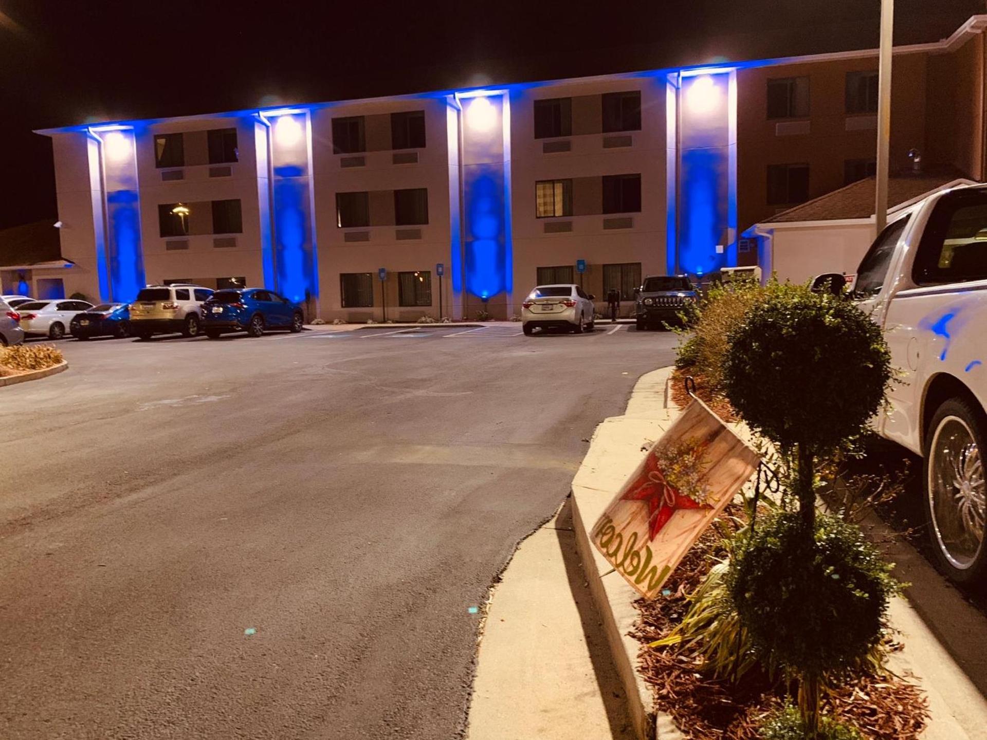 Days Inn by Wyndham McDonough photo 28