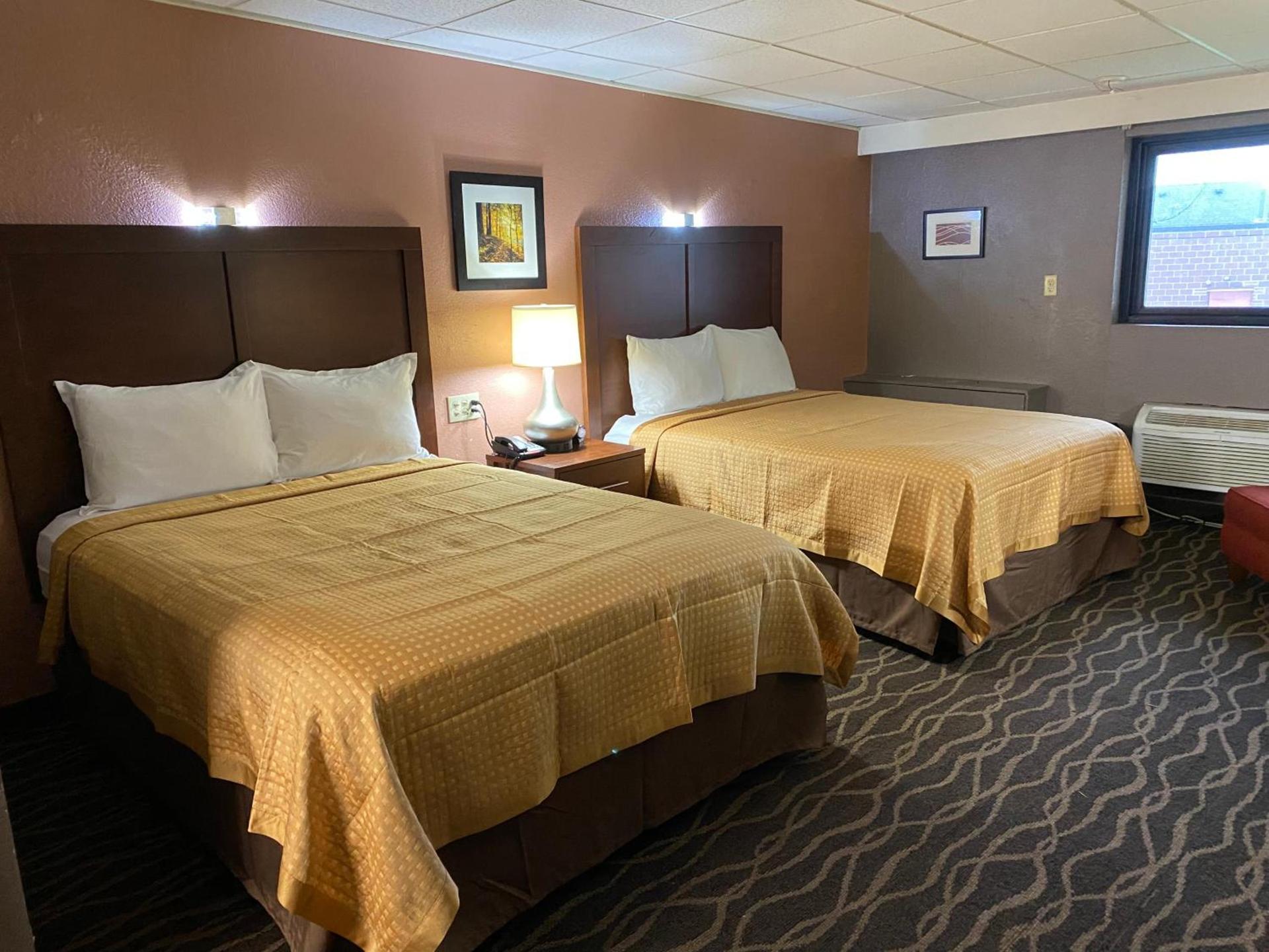 Economy Inn North Randall photo 23