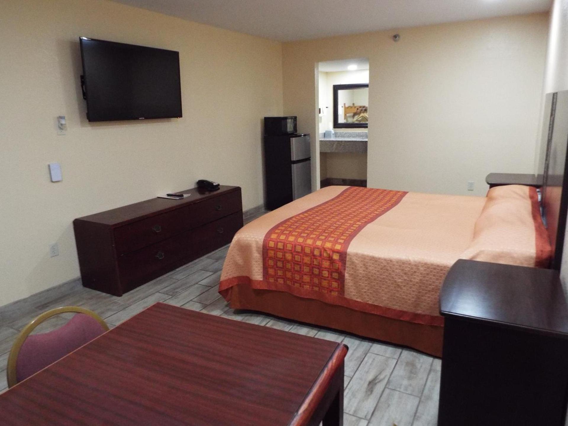 Texas Inn Harlingen photo 6