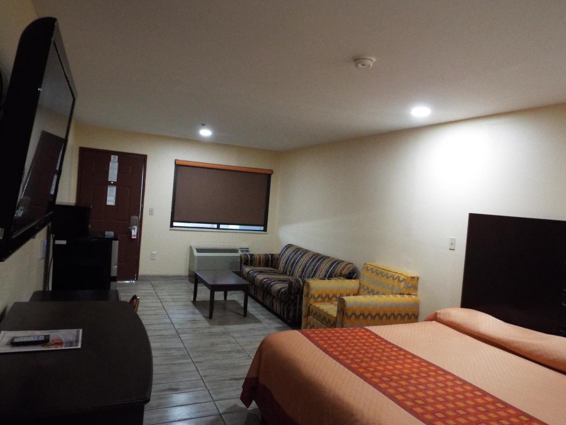 Texas Inn Harlingen photo 12
