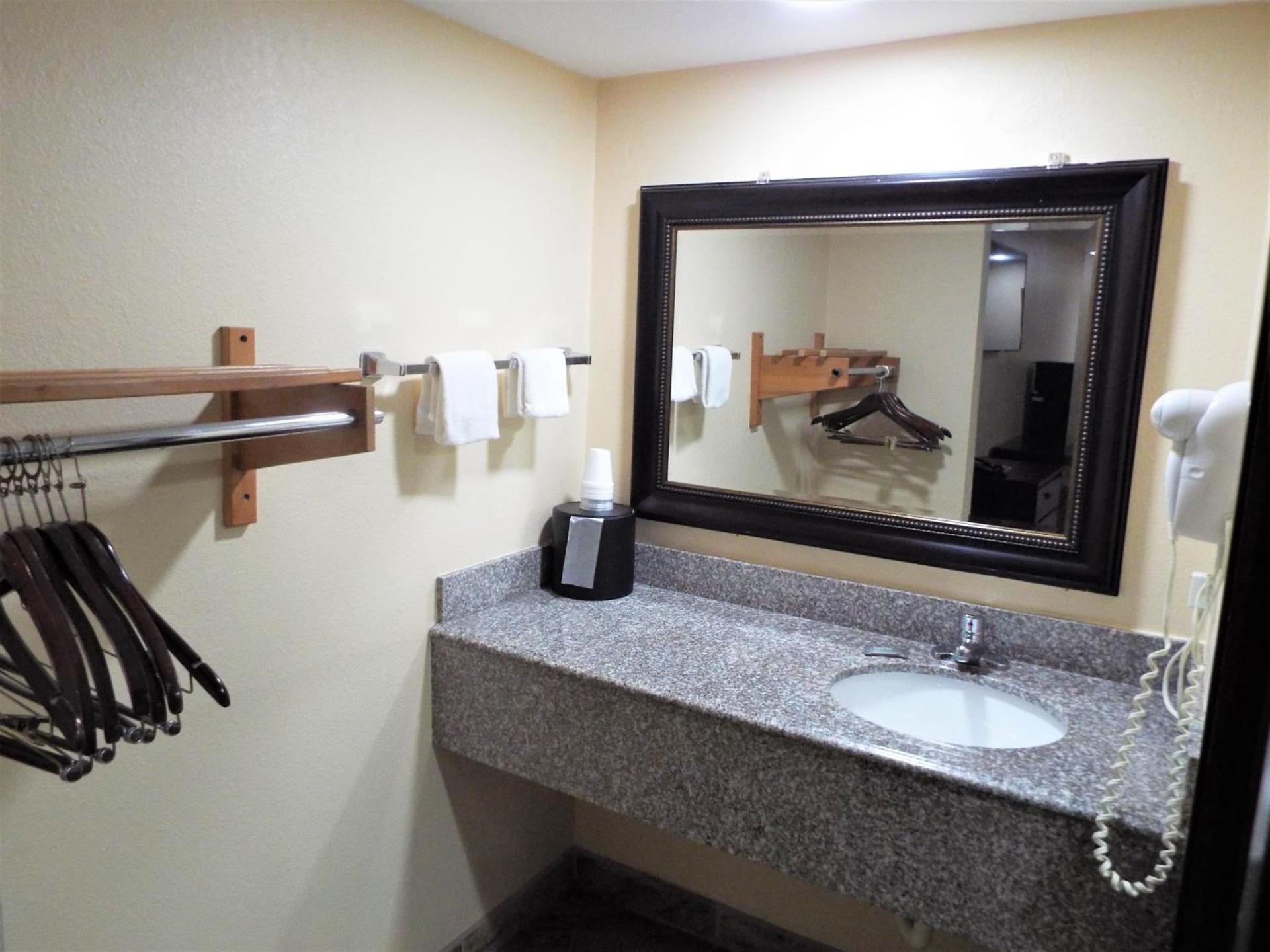 Texas Inn Harlingen photo 17