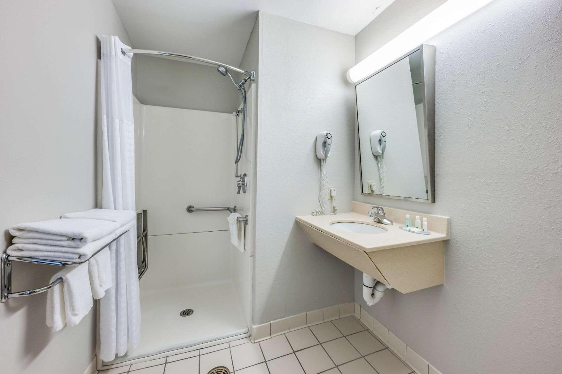 Quality Inn Poughkeepsie photo 25