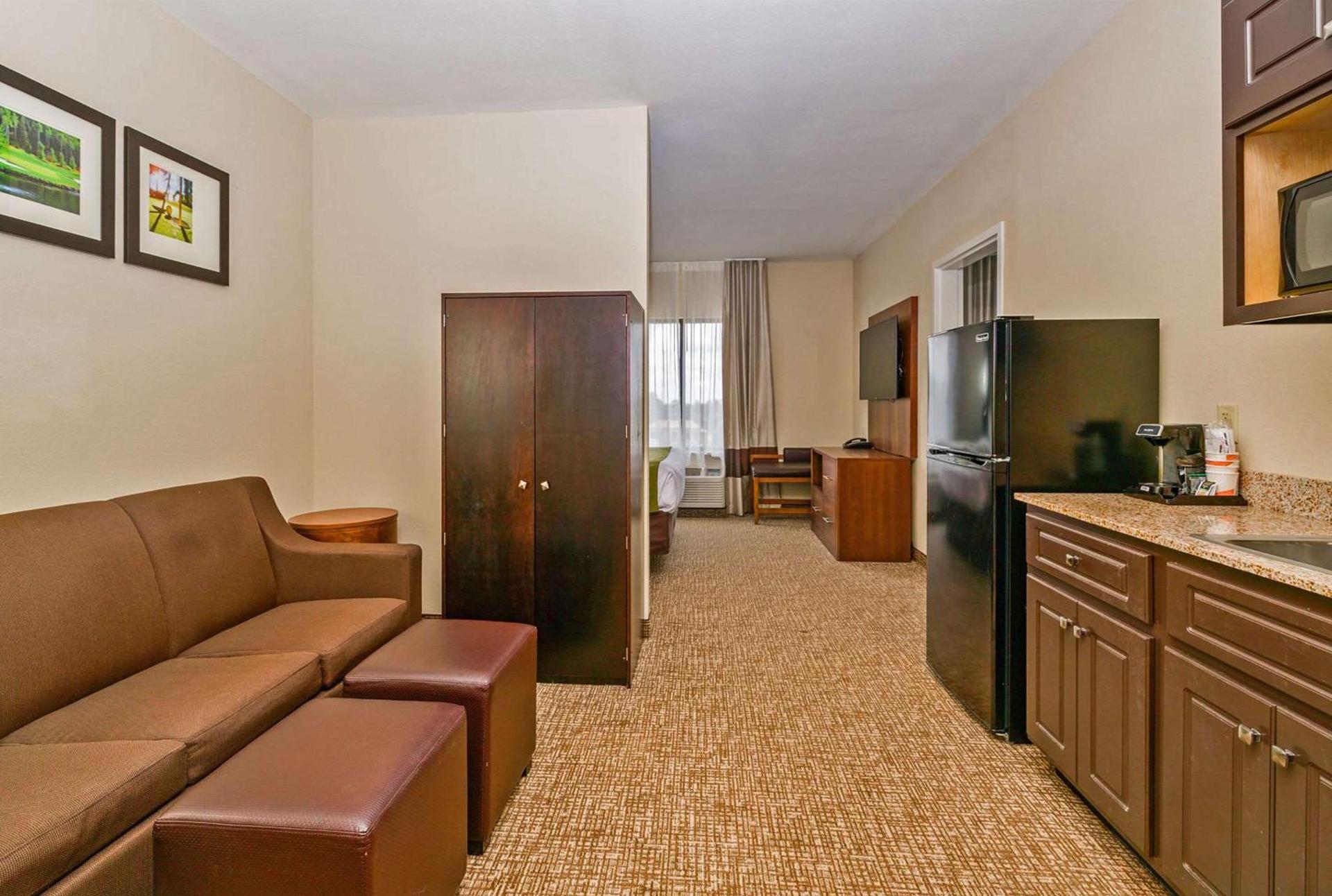 Comfort Inn & Suites Augusta West Near Fort Gordon photo 21