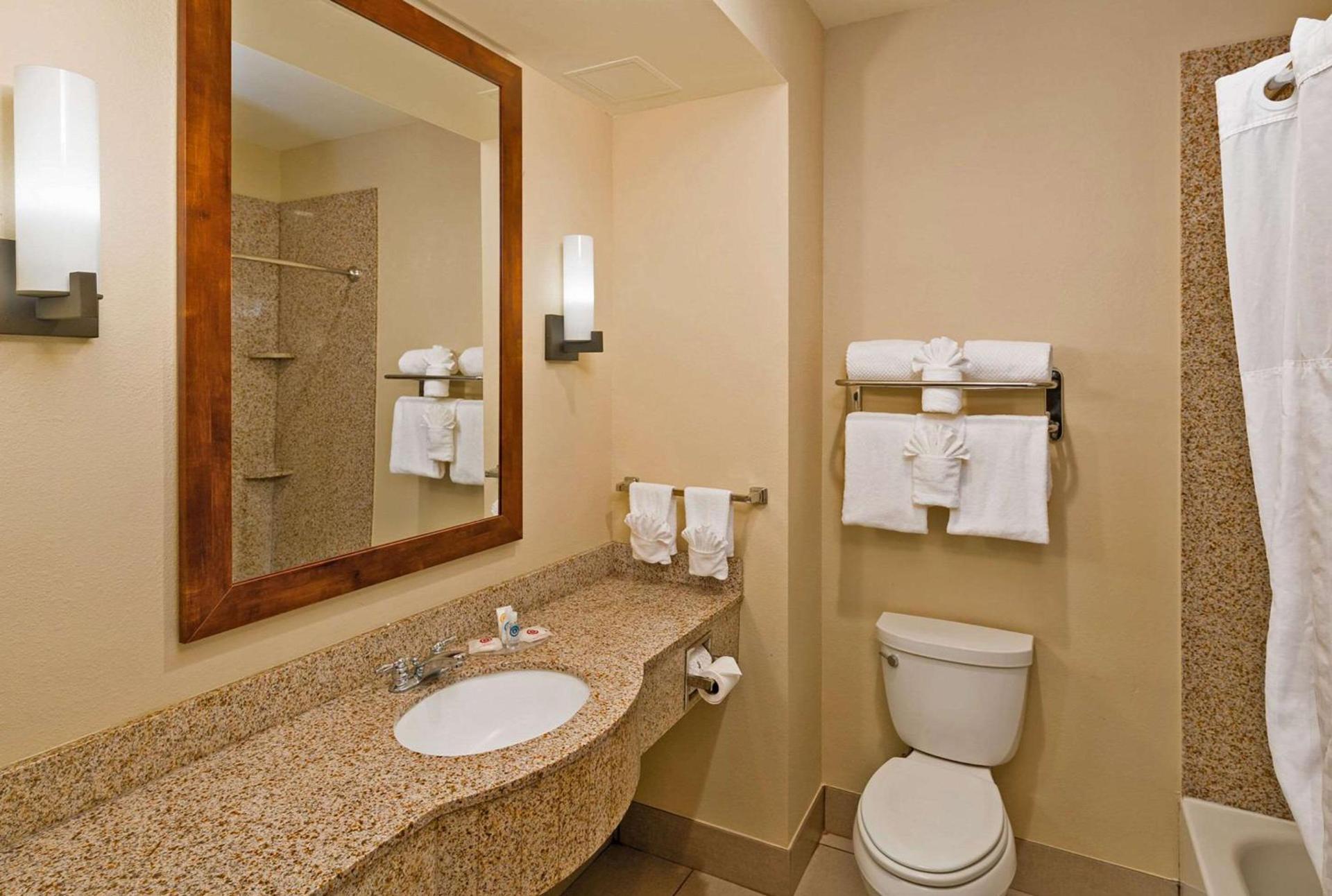 Comfort Inn & Suites Augusta West Near Fort Gordon photo 28