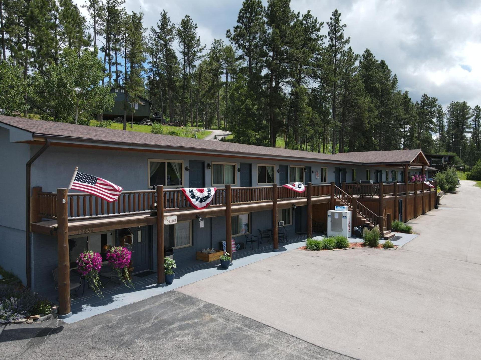 Mountain View Lodge & Cabins — hotel in Hill City