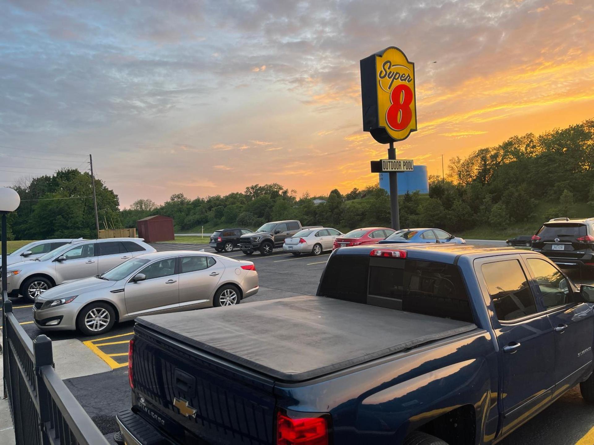 Super 8 by Wyndham Hannibal photo 26