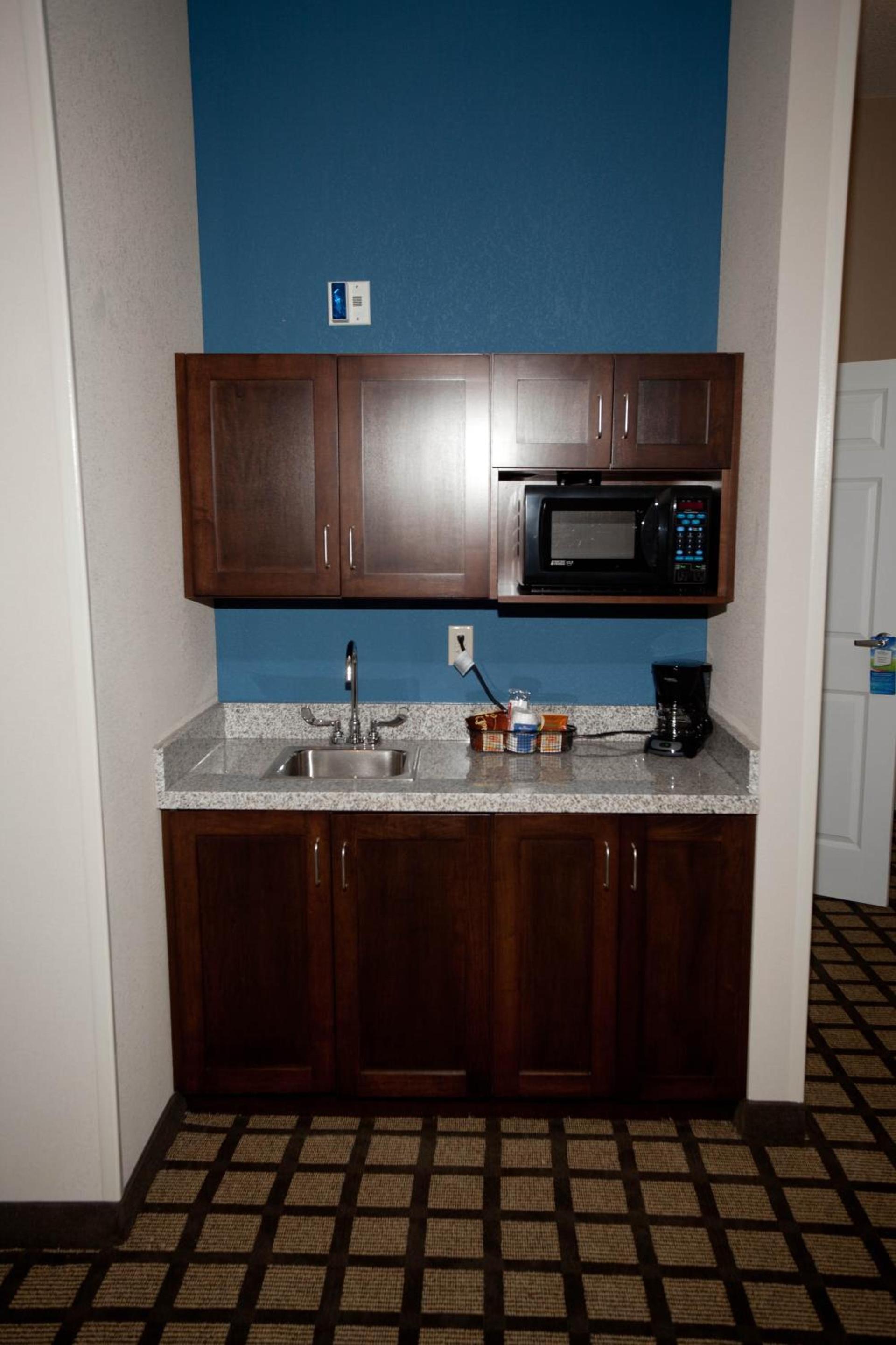 Baymont by Wyndham Erie photo 13