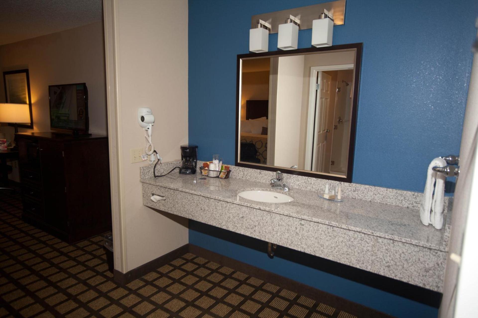 Baymont by Wyndham Erie photo 12