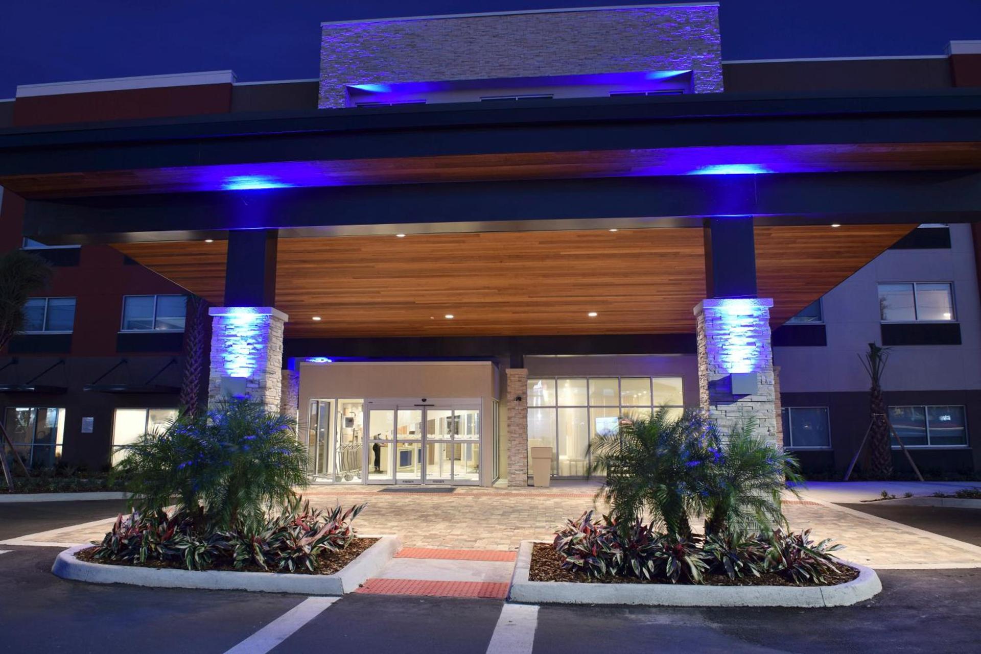 Holiday Inn Express & Suites - Orlando - Southeast by IHG photo 9