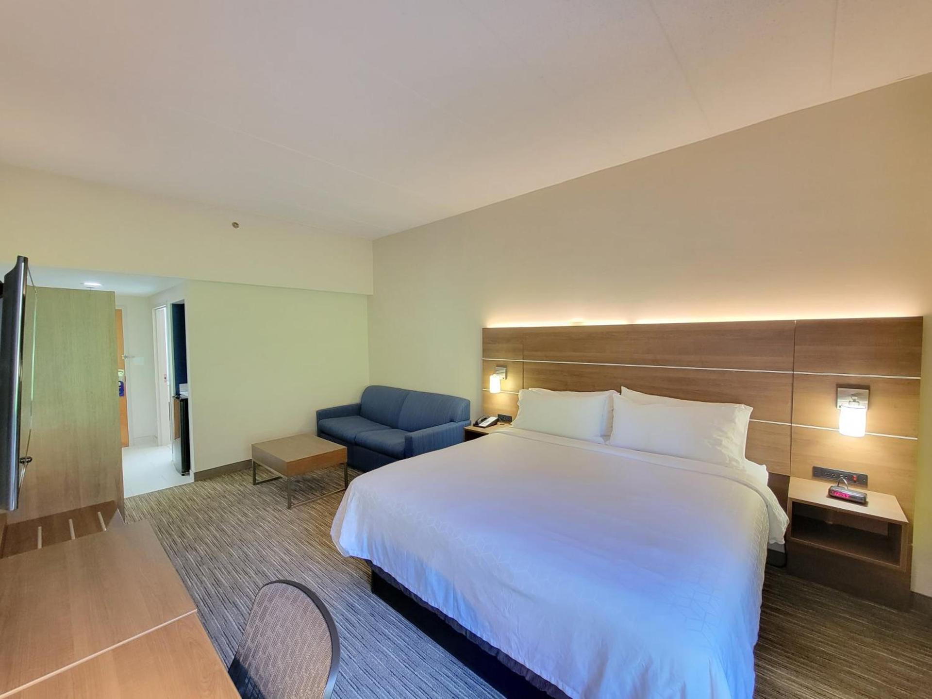 Holiday Inn Express Edgewood-Aberdeen-Bel Air photo 40
