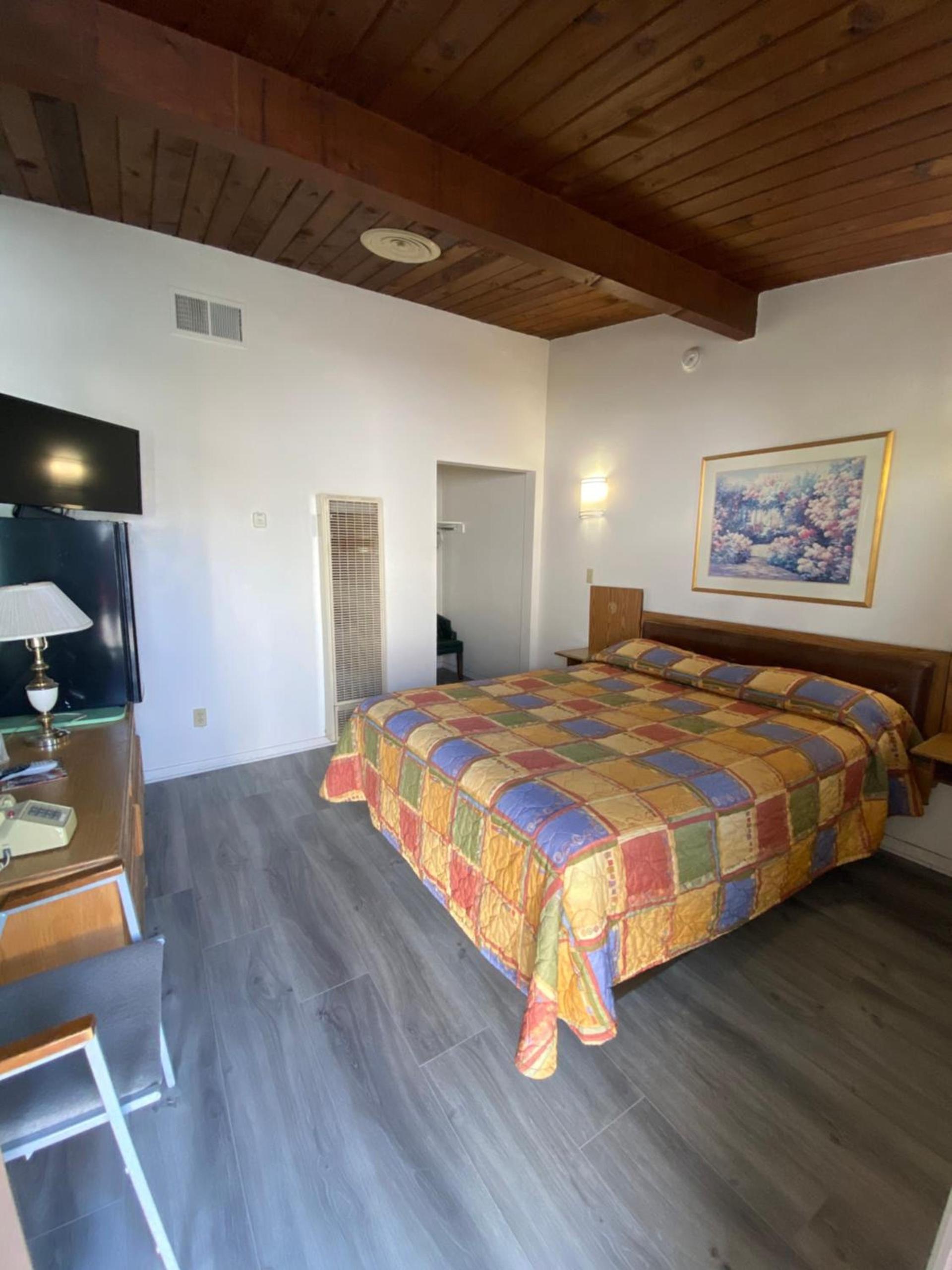 Santa Fe Motel Tehachapi by Hotel O photo 2