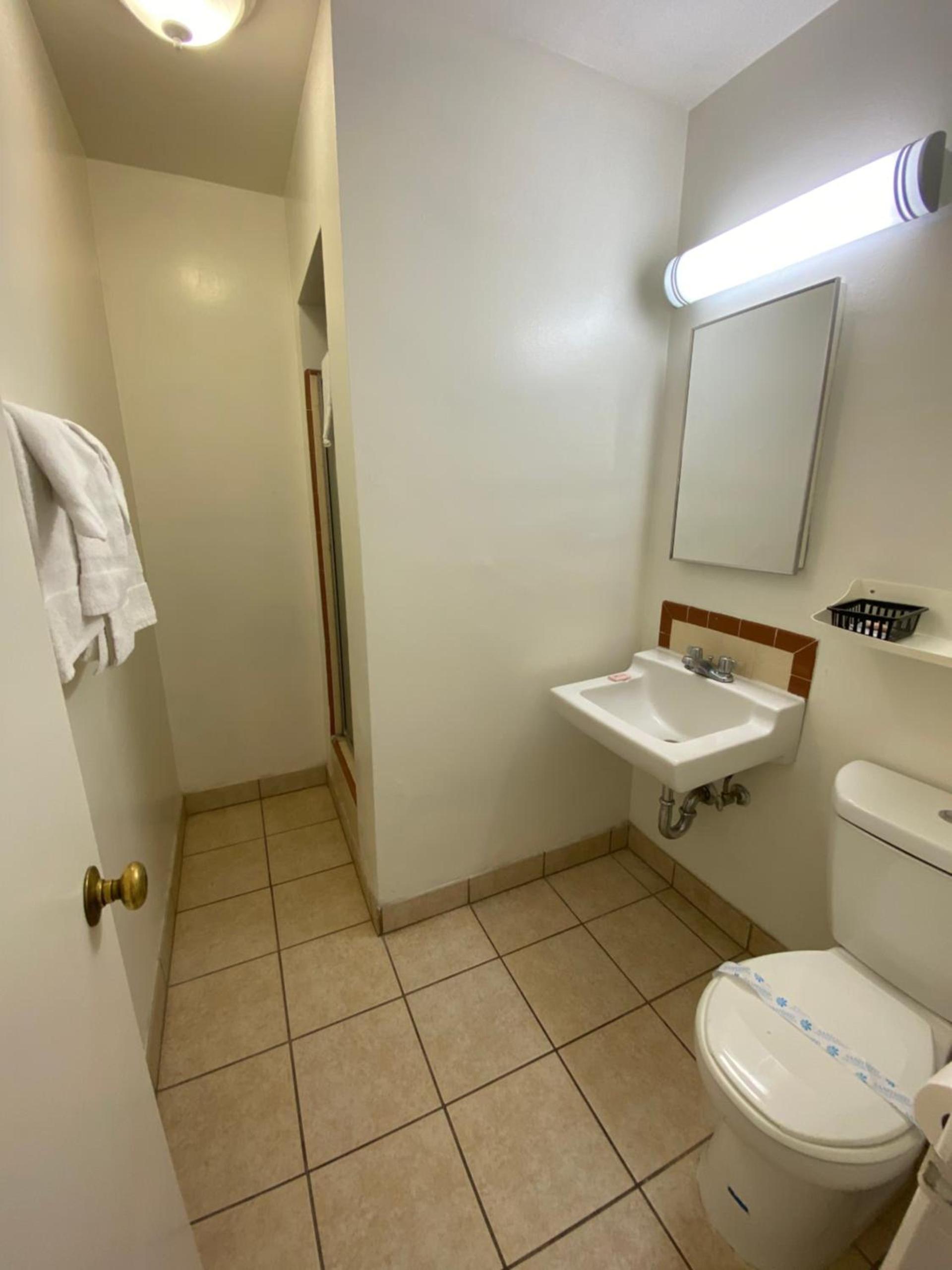 Santa Fe Motel Tehachapi by Hotel O photo 5
