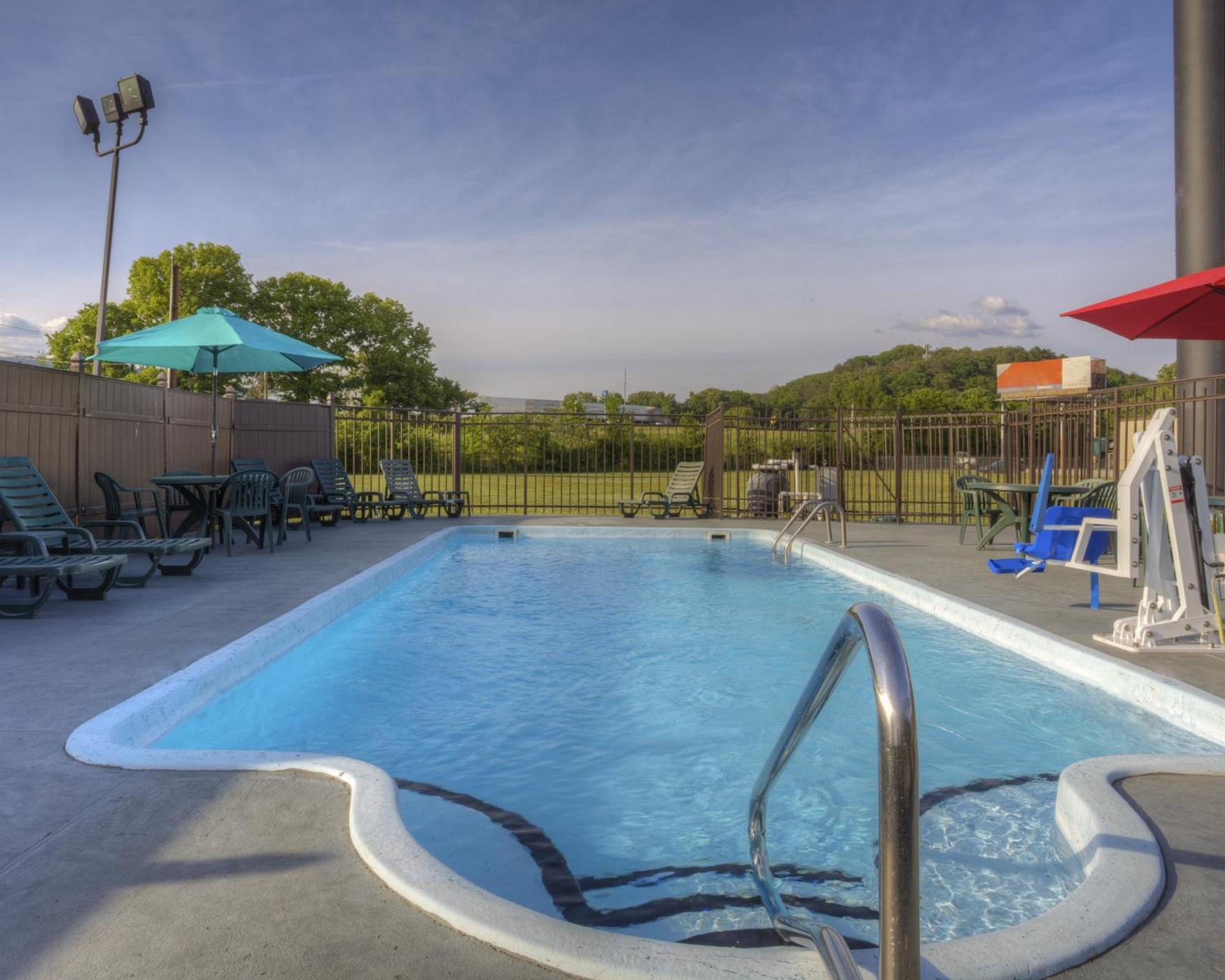 Howard Johnson by Wyndham Chattanooga Lookout Mountain I-24 photo 28