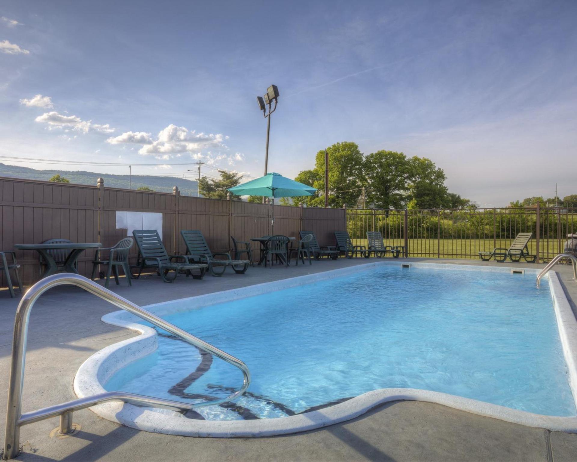 Howard Johnson by Wyndham Chattanooga Lookout Mountain I-24 photo 29