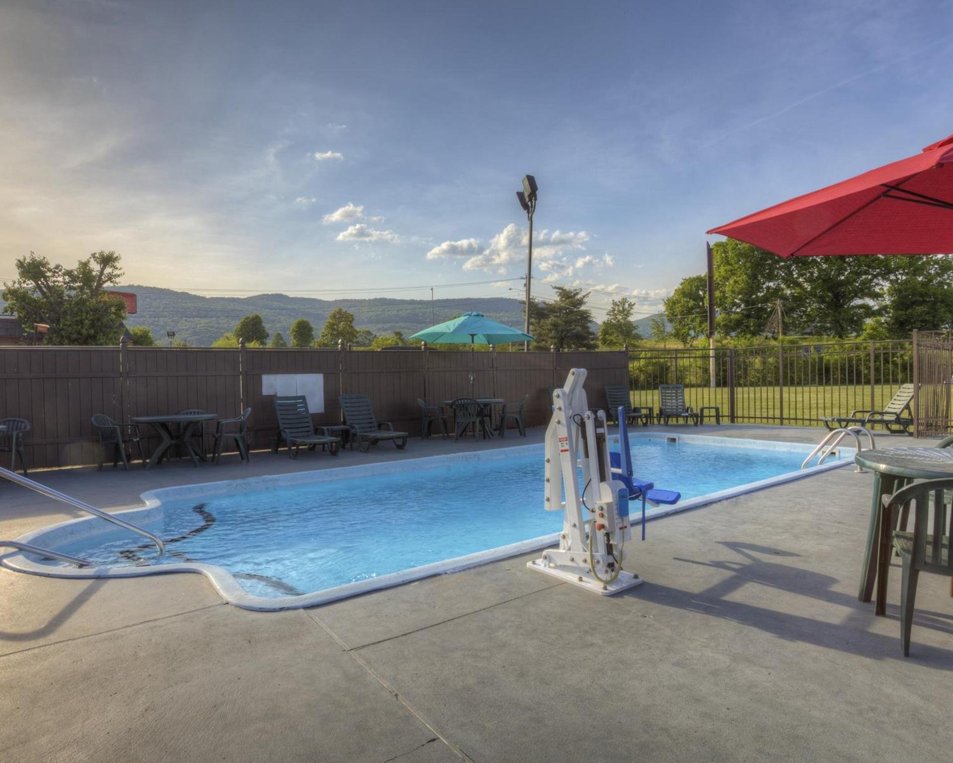 Howard Johnson by Wyndham Chattanooga Lookout Mountain I-24 photo 31