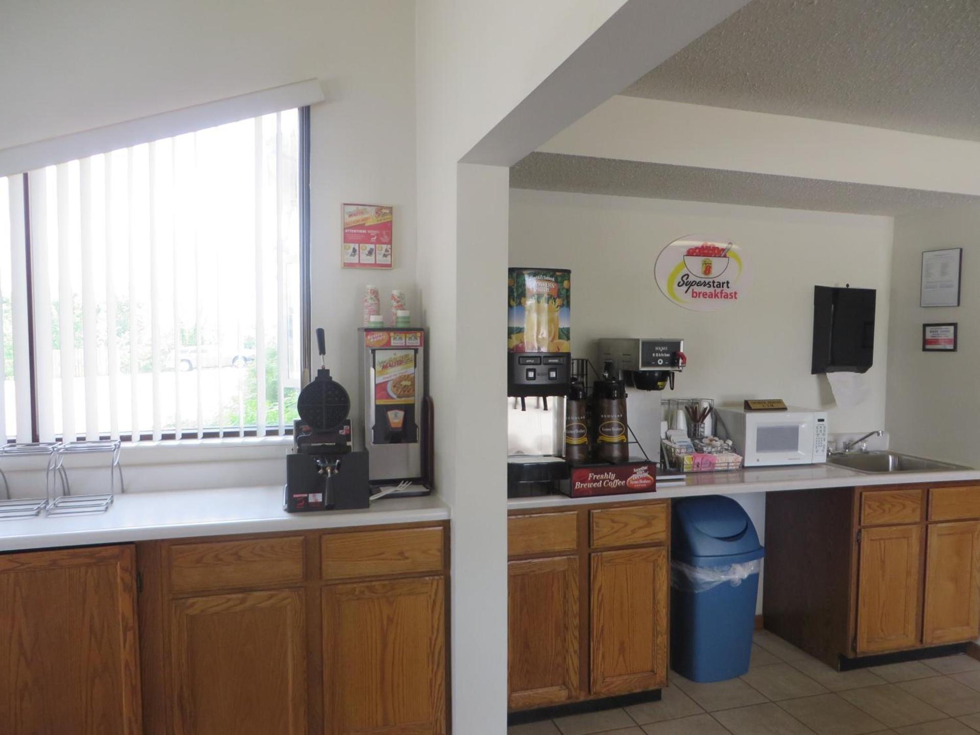 Super 8 by Wyndham Centerville photo 66