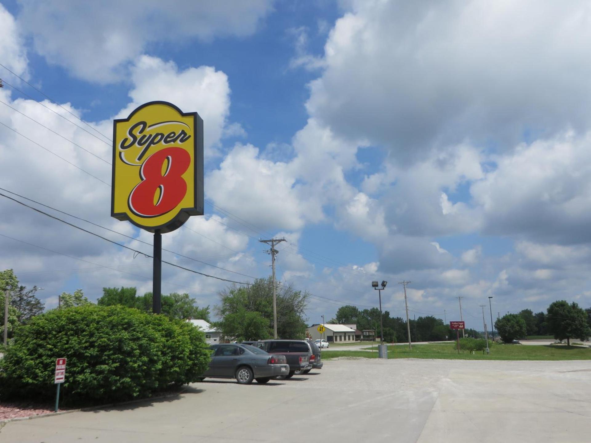 Super 8 by Wyndham Centerville photo 10