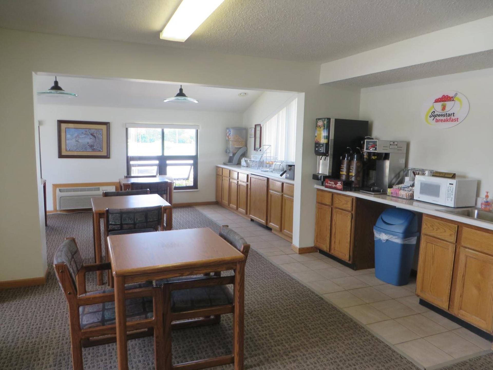 Super 8 by Wyndham Centerville photo 67