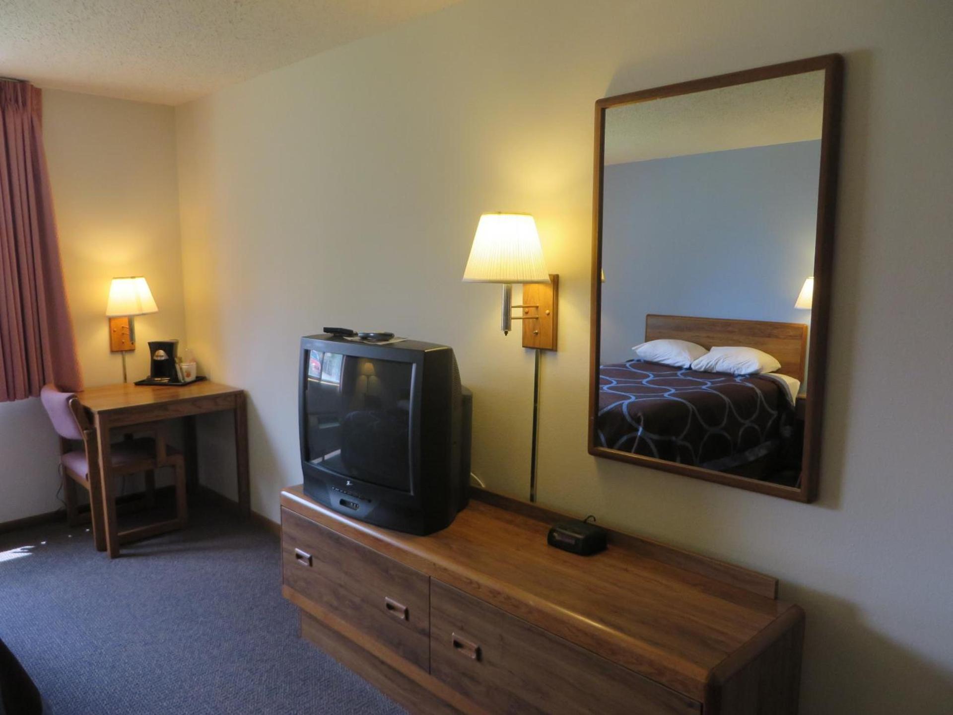 Super 8 by Wyndham Centerville photo 60