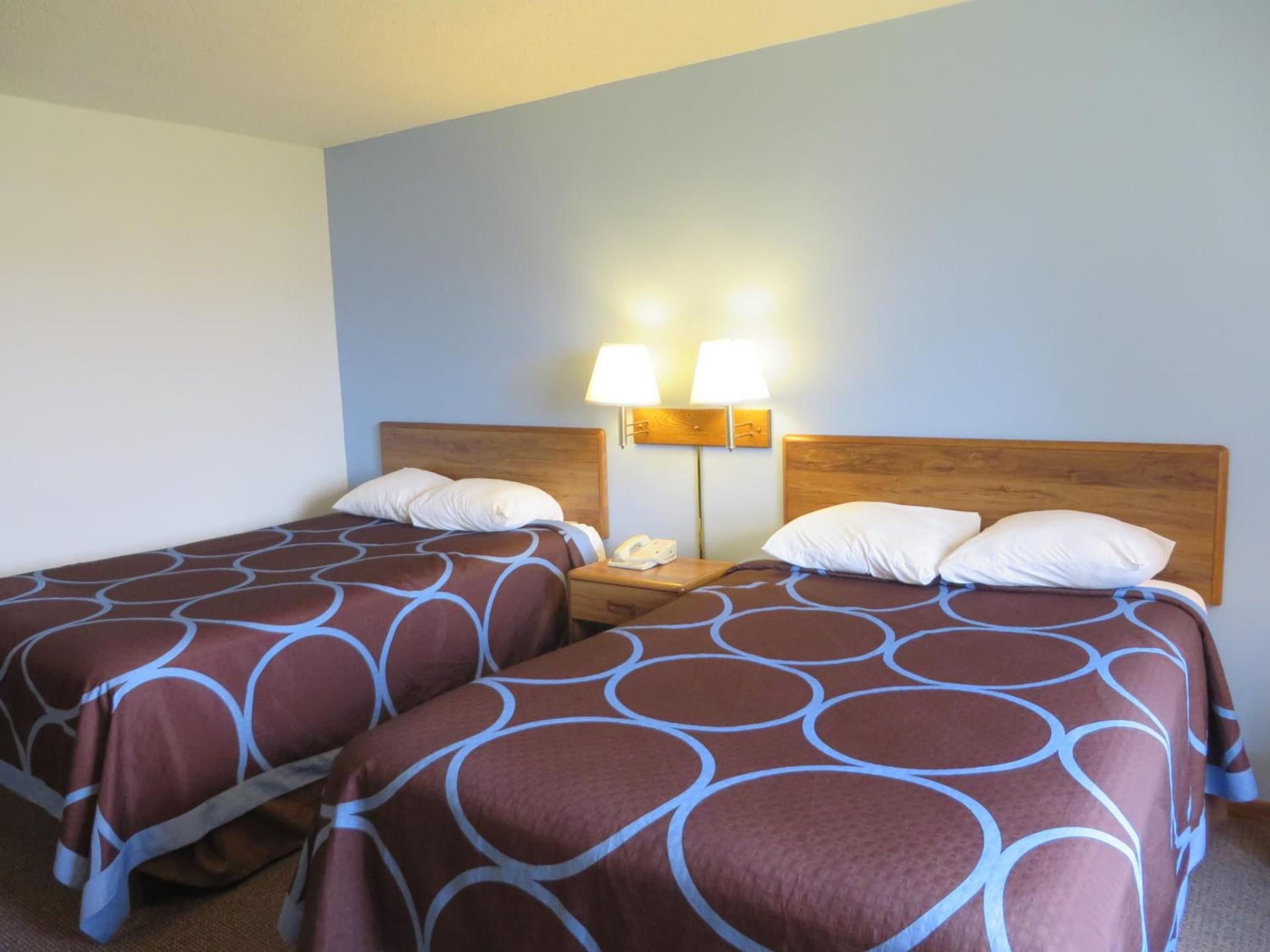 Super 8 by Wyndham Centerville photo 11