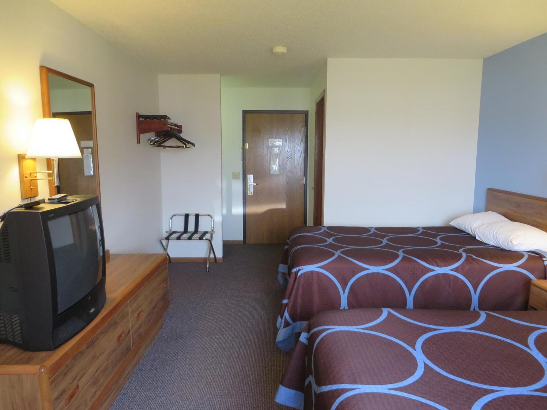 Super 8 by Wyndham Centerville photo 12