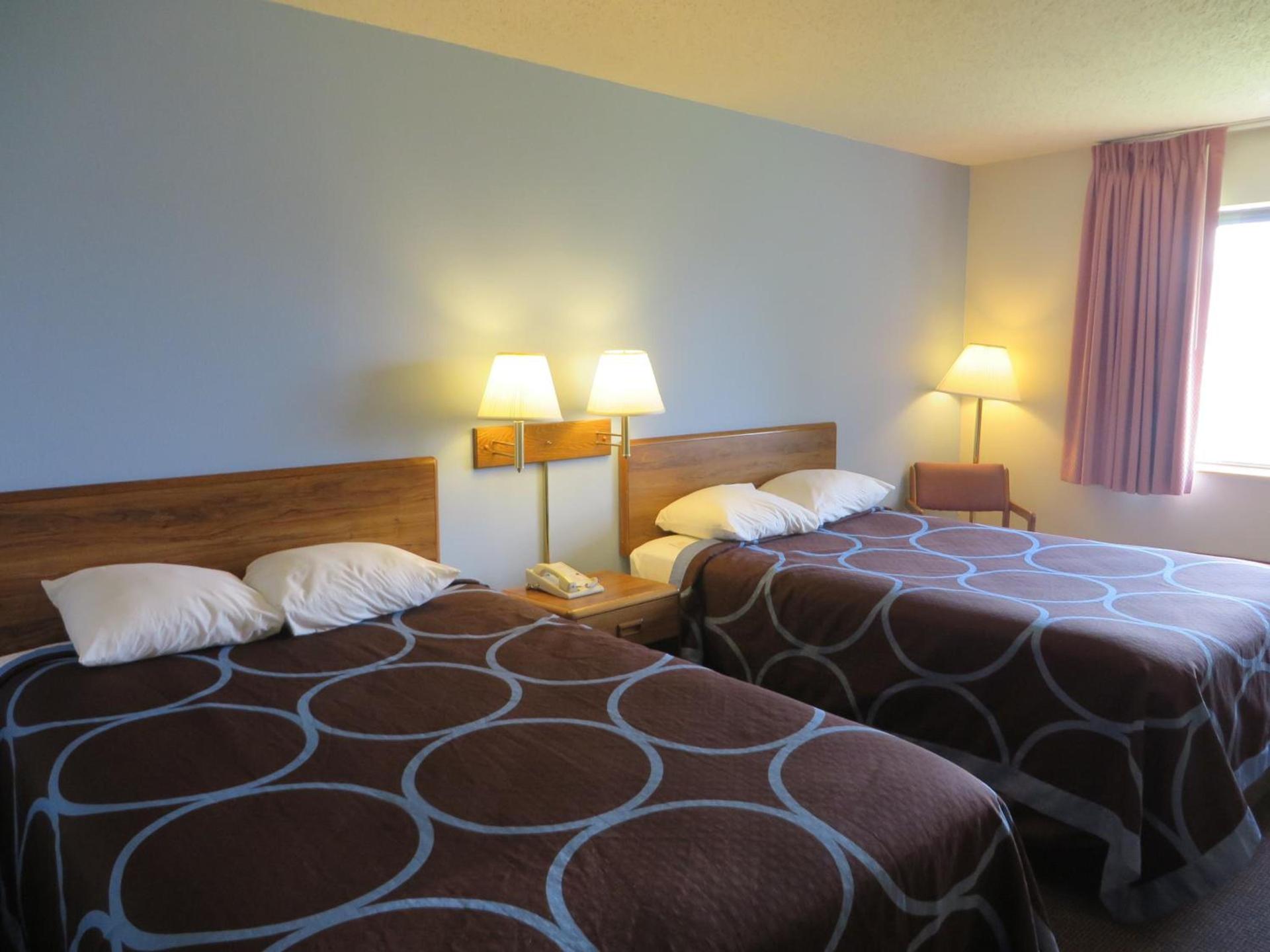Super 8 by Wyndham Centerville photo 13