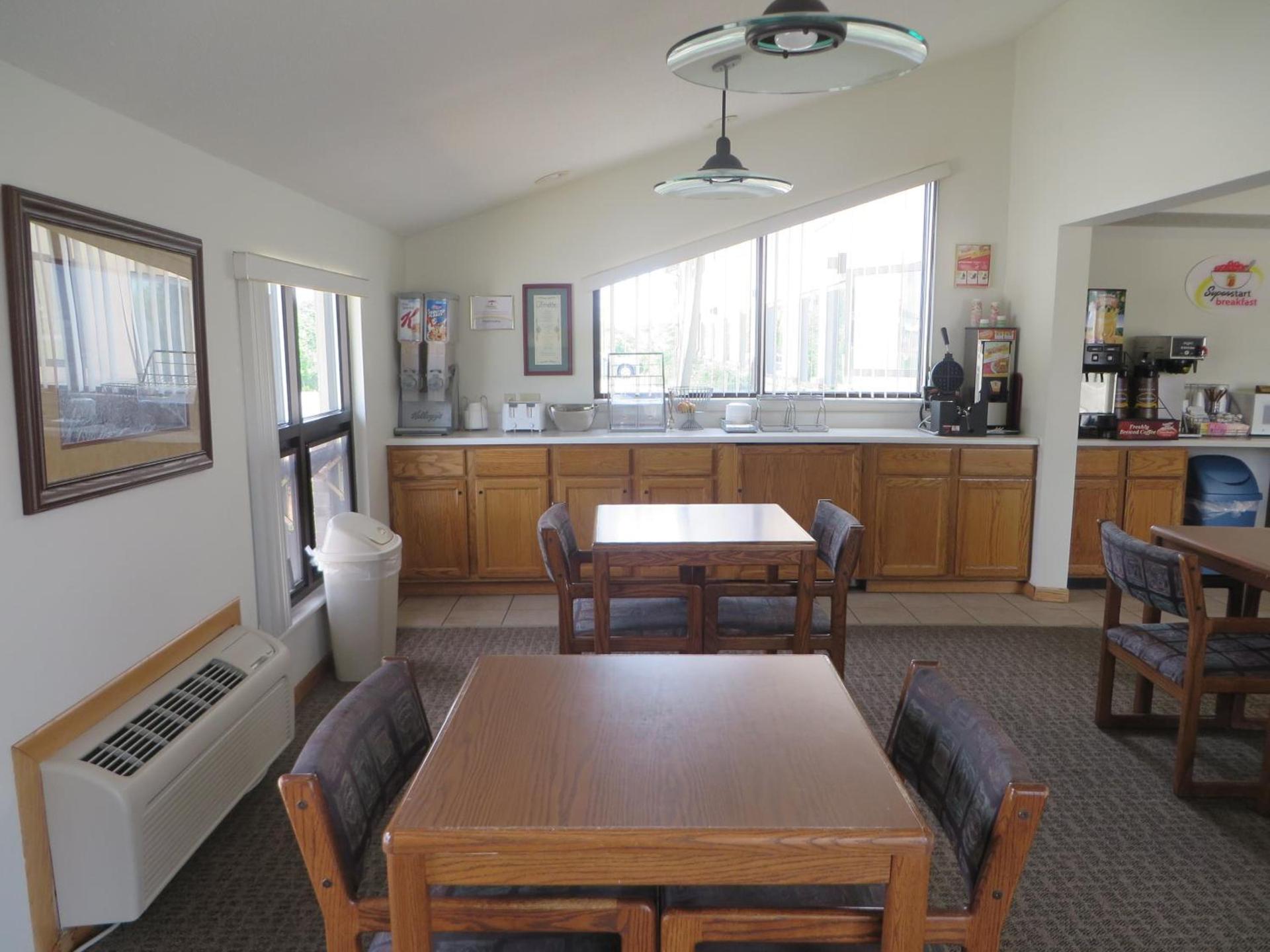 Super 8 by Wyndham Centerville photo 70