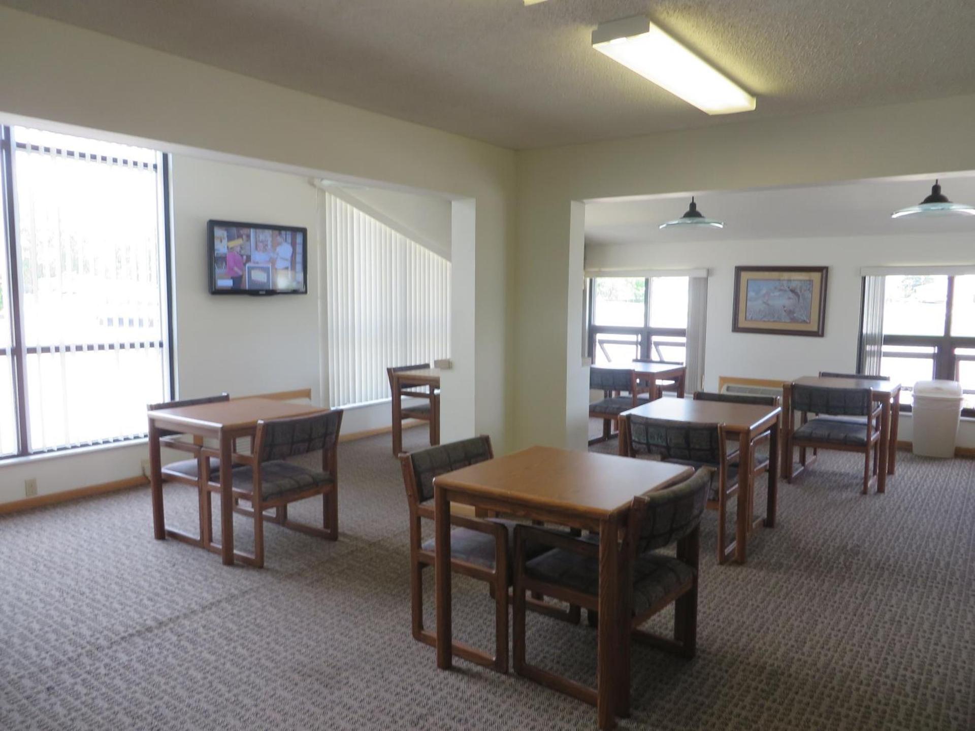 Super 8 by Wyndham Centerville photo 71