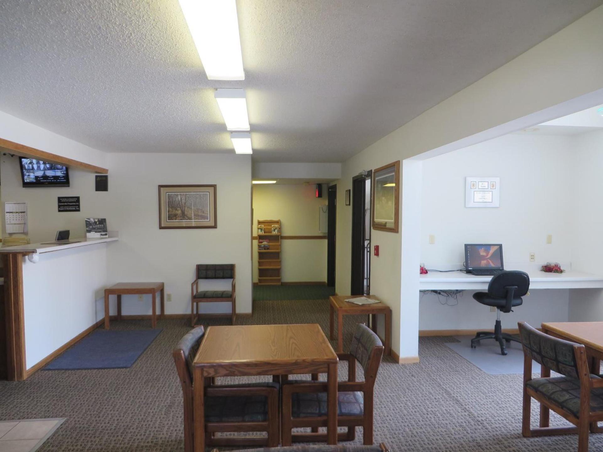 Super 8 by Wyndham Centerville photo 14