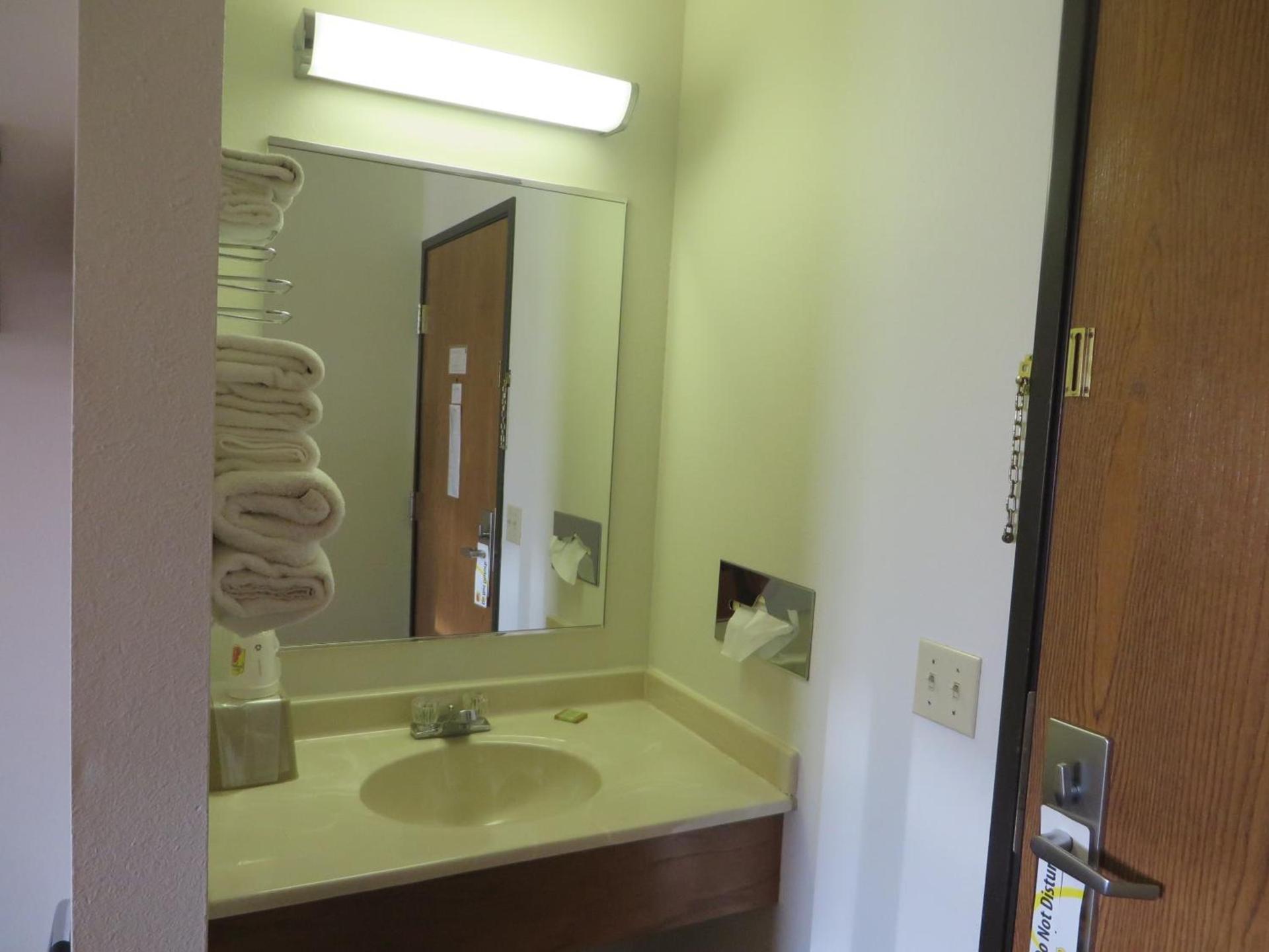 Super 8 by Wyndham Centerville photo 62
