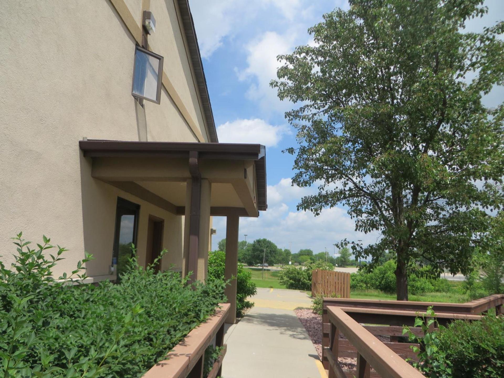 Super 8 by Wyndham Centerville photo 19