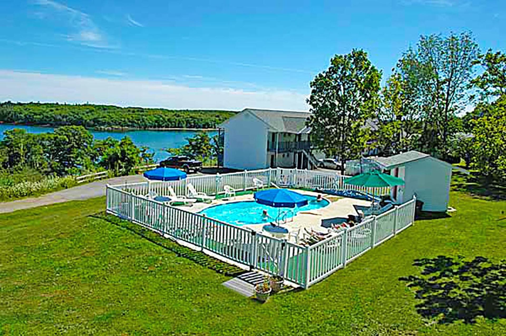 Ledges By the Bay photo 41