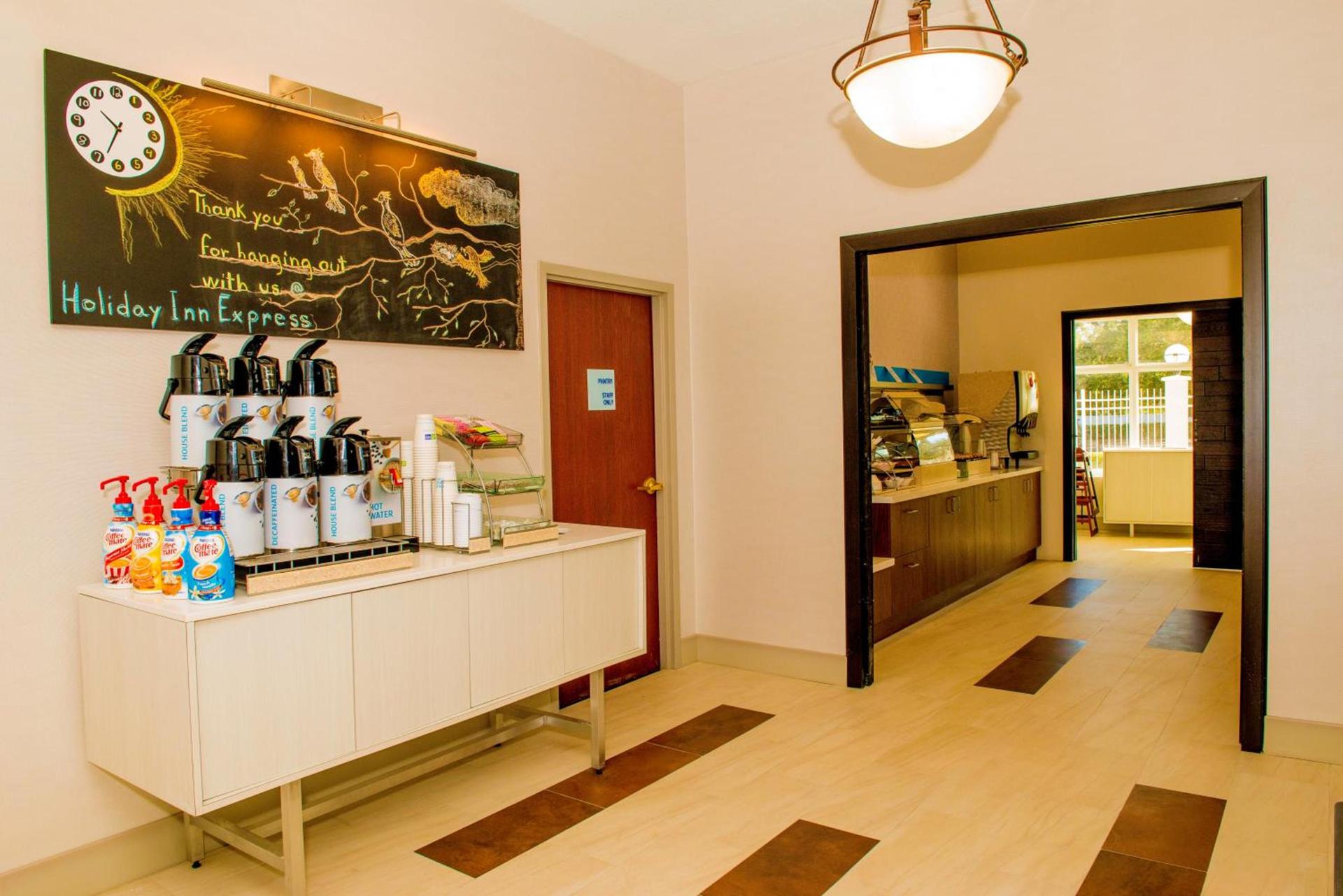 Holiday Inn Express St. Petersburg North / I-275 by IHG photo 17
