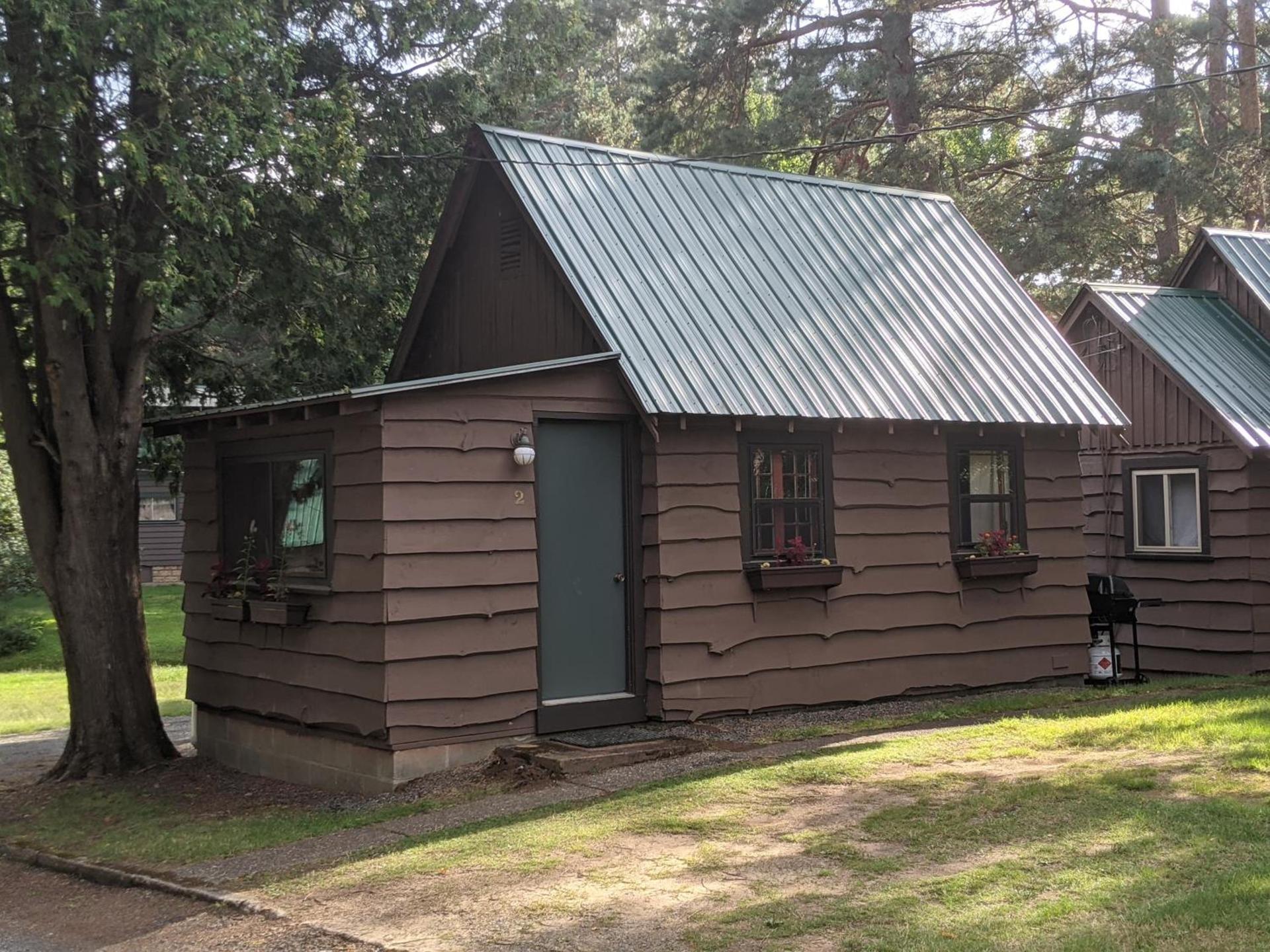 Moreno's Adirondack Cabins photo 5