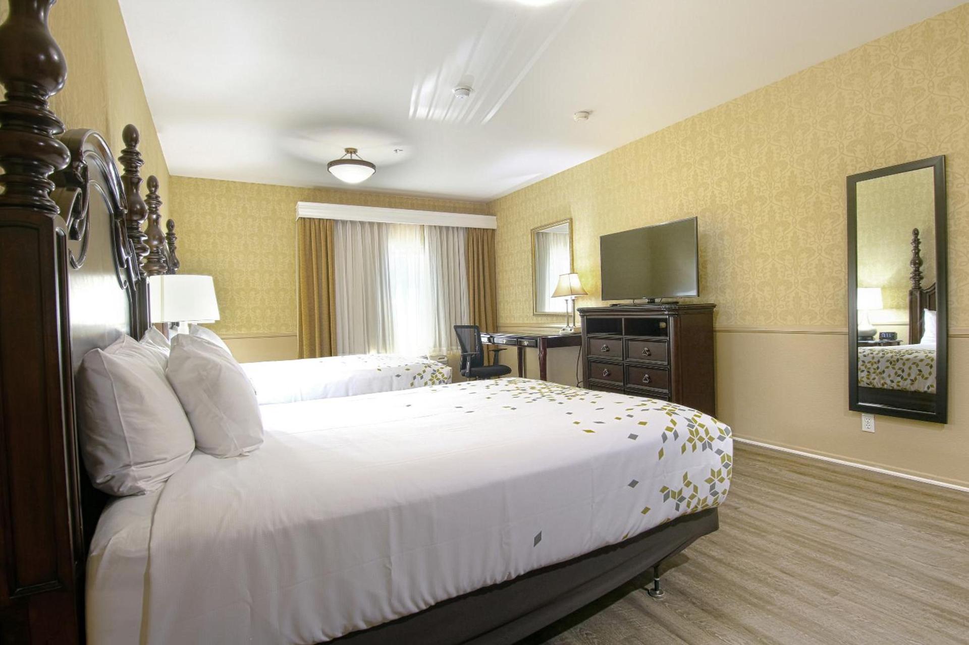Azure Hotel&Suites Ontario Trademark Collection by Wyndham photo 66