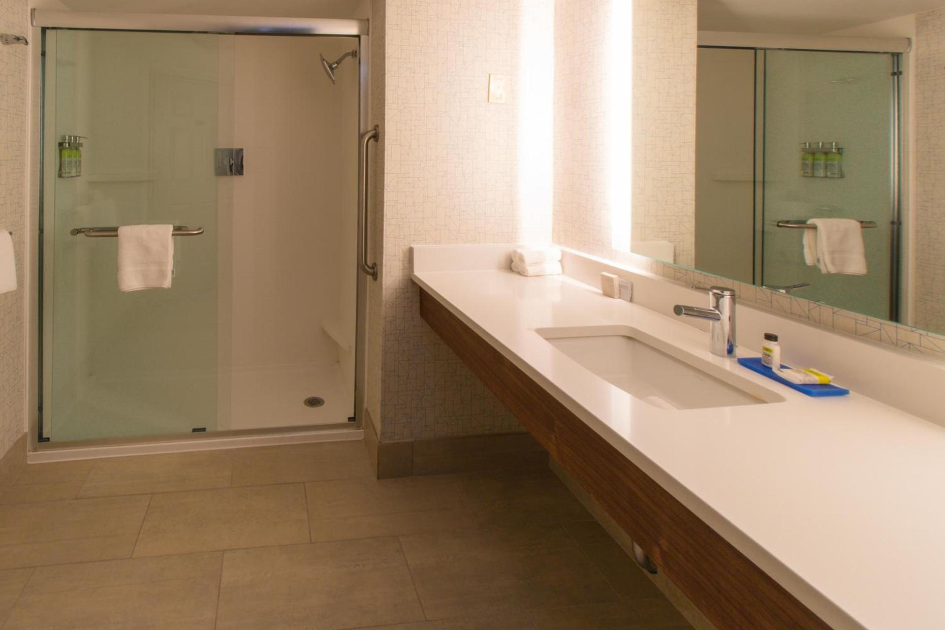 Holiday Inn Express & Suites Manassas by IHG photo 36