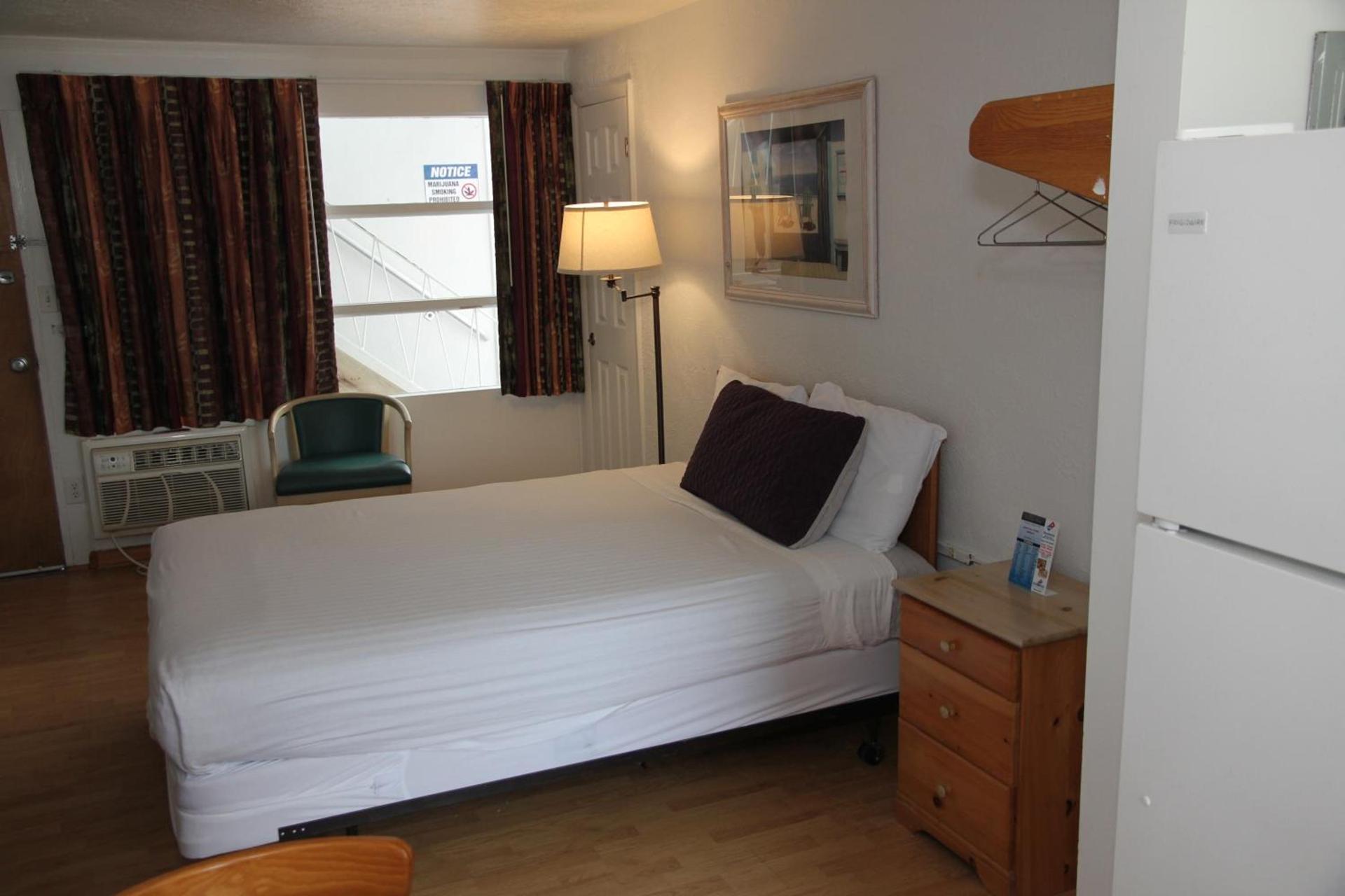 Pink Champagne Motel photo 31