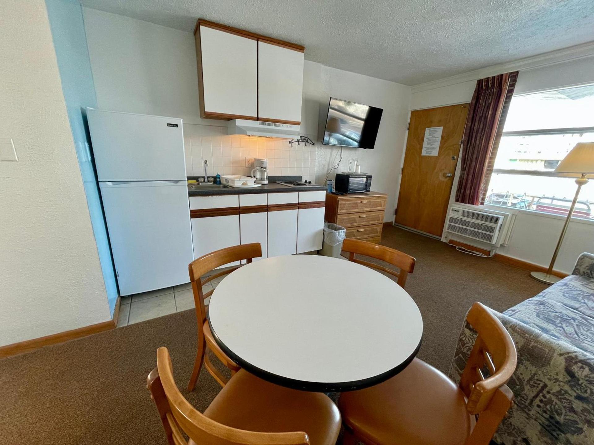 Pink Champagne Motel photo 36