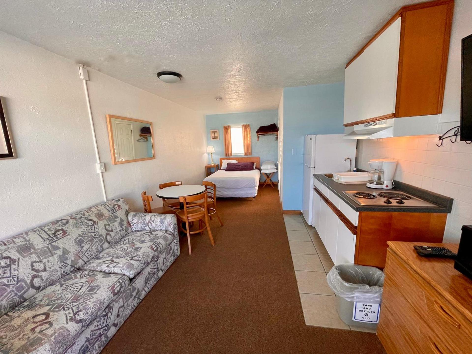 Pink Champagne Motel photo 35